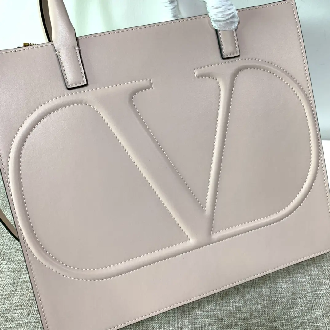 Valen Garavani VLOGO Walk Handbags