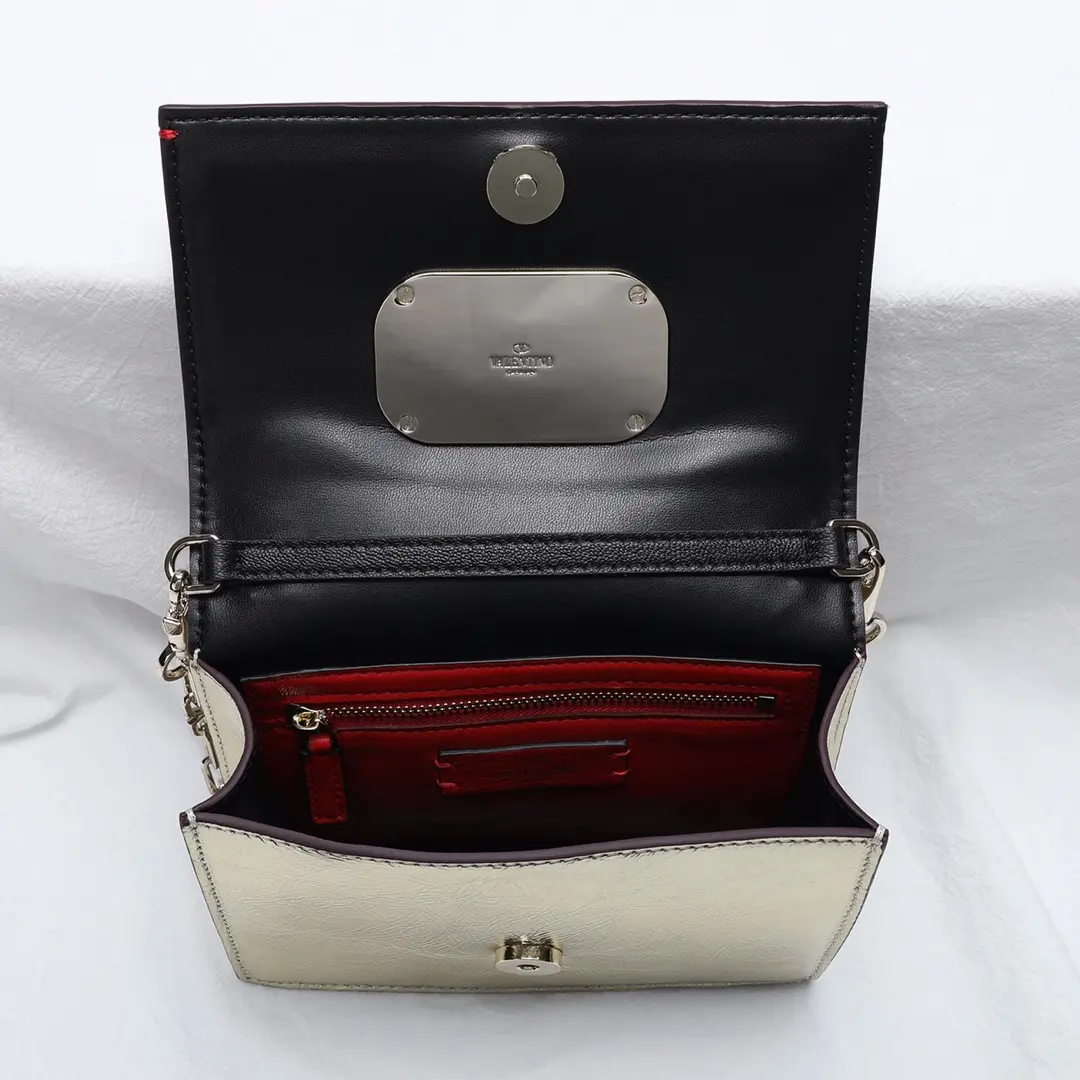 Valen Garavani Vcase Handbags