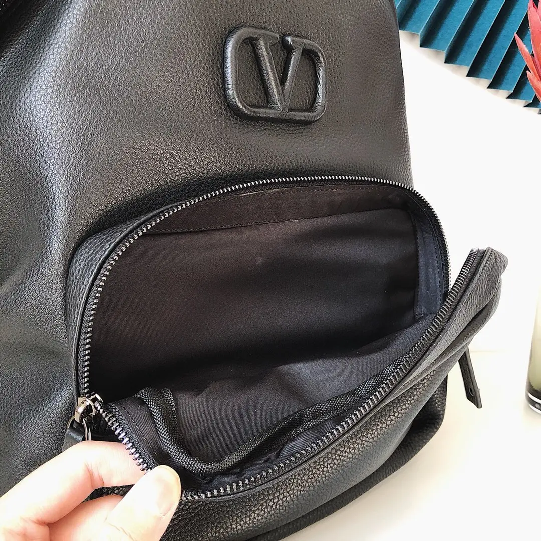 Valen Garavani Valrntino Handbags