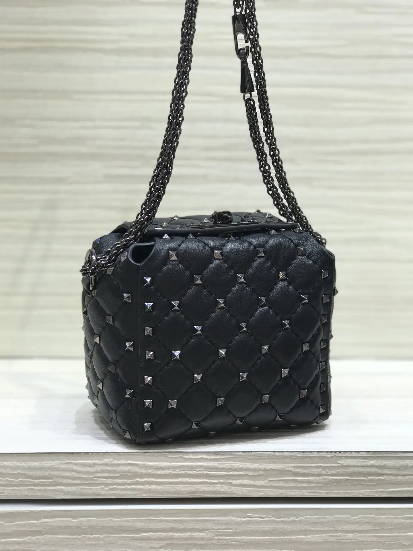 Valen Garavani GARAVANI ROCKSTUD SPIKE Handbag