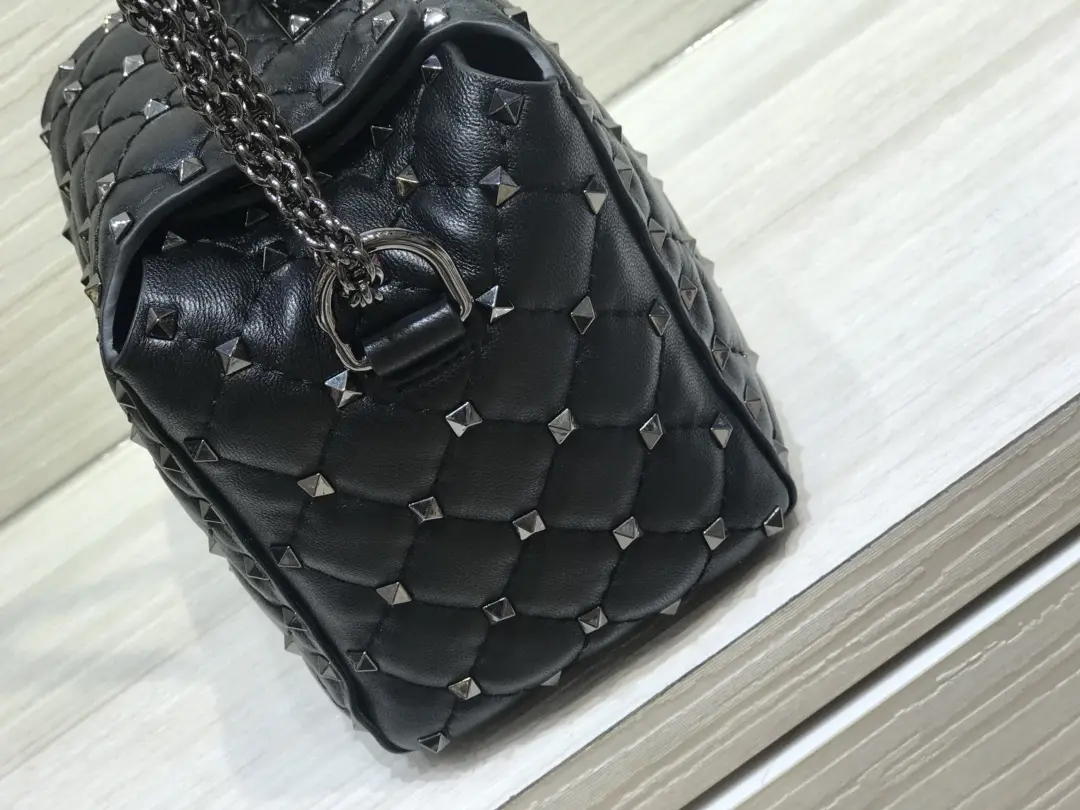 Valen Garavani GARAVANI ROCKSTUD SPIKE Handbag