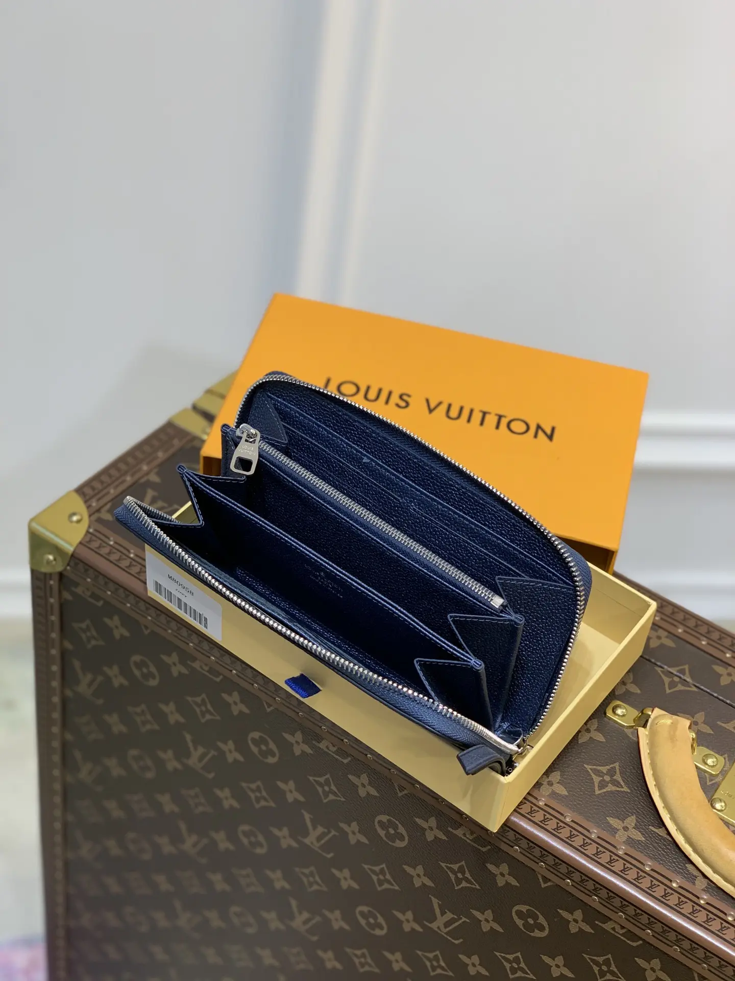 Louis Vuitton Zippy Handbags 