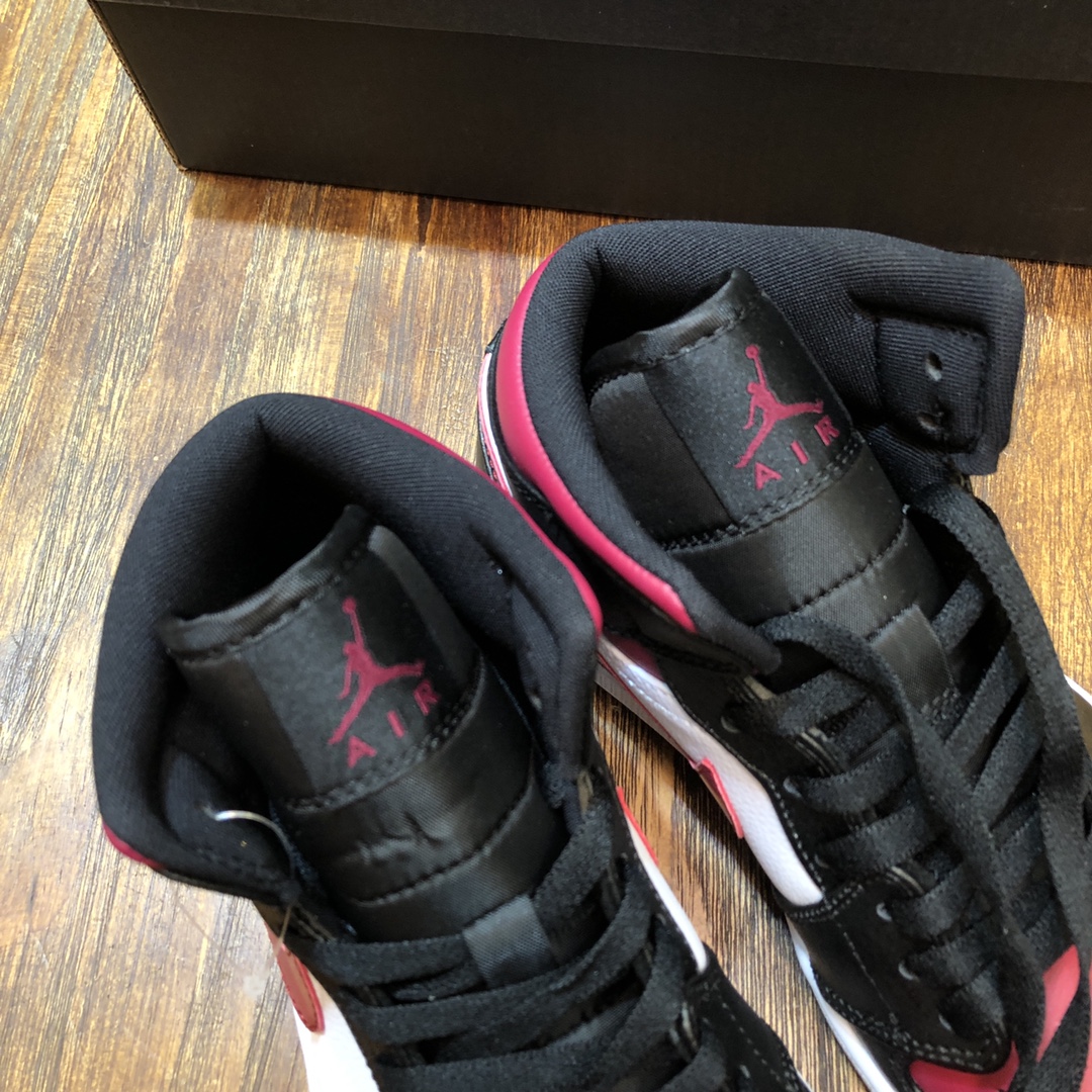 NIKE Air Jordan 1 Middle sneaker