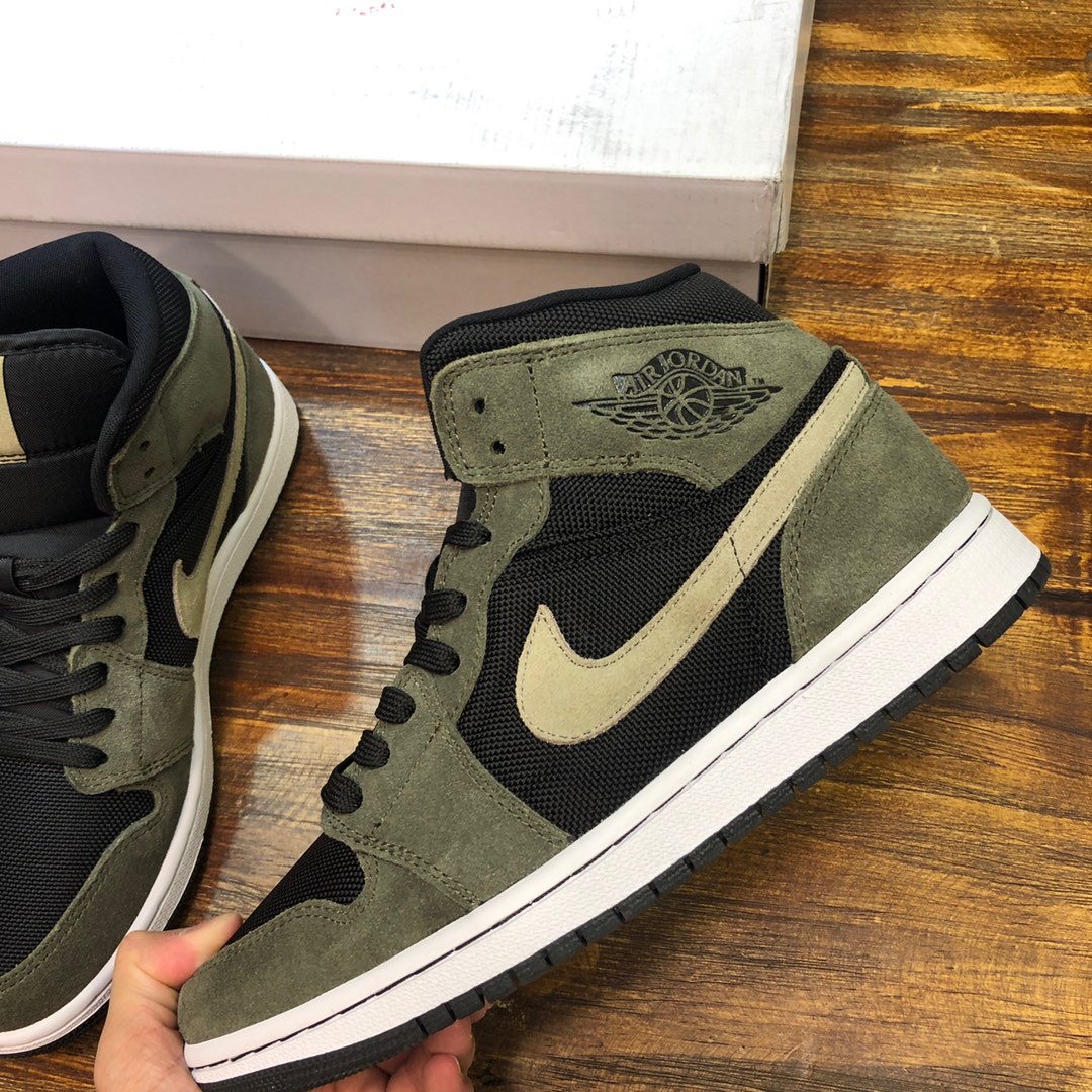 NIKE Air Jordan 1 Middle sneaker