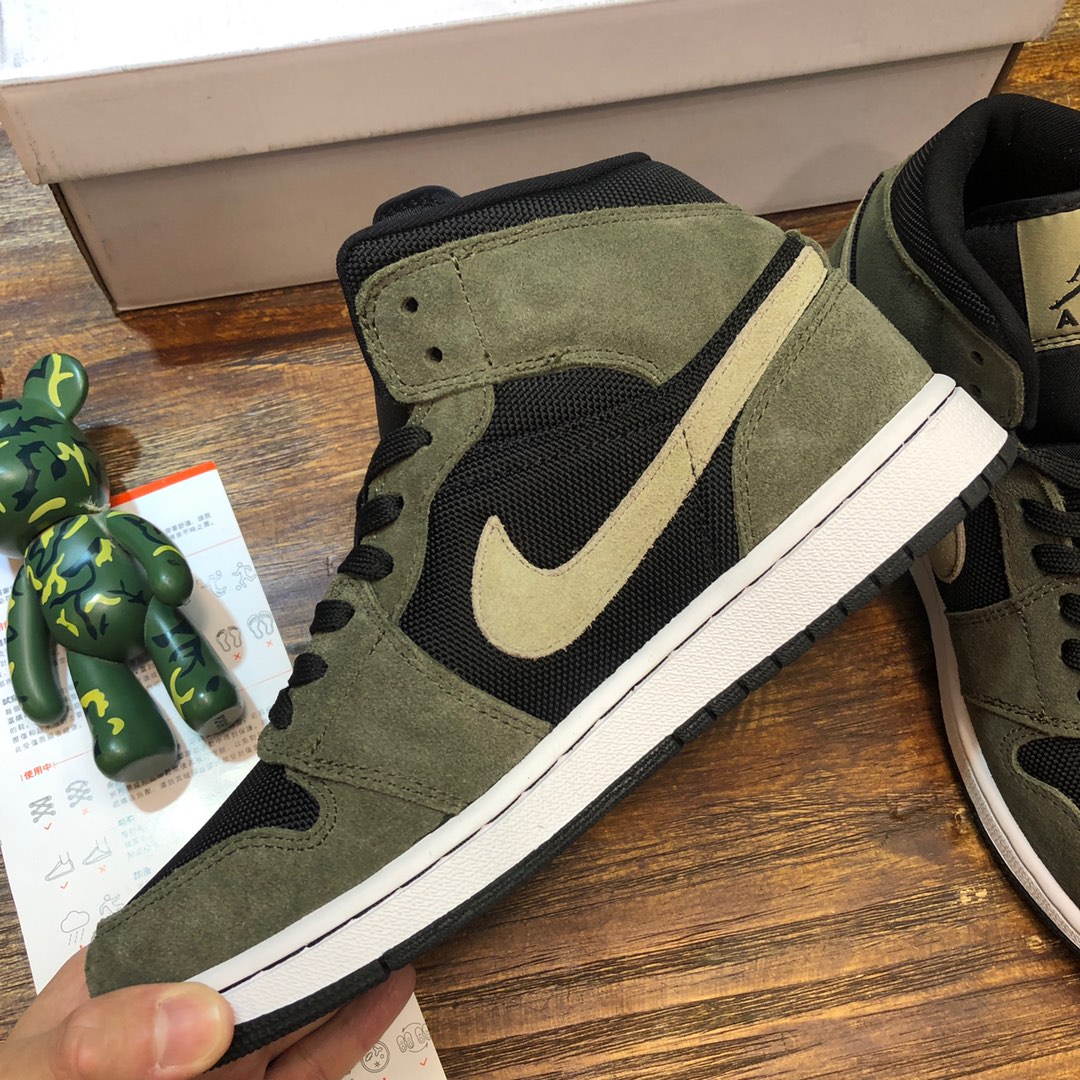 NIKE Air Jordan 1 Middle sneaker