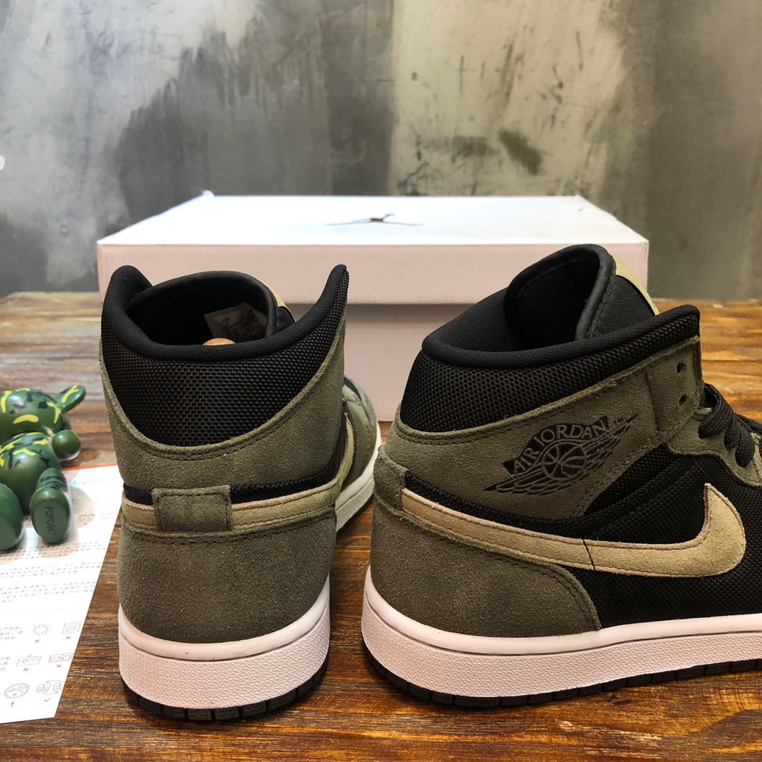 NIKE Air Jordan 1 Middle sneaker