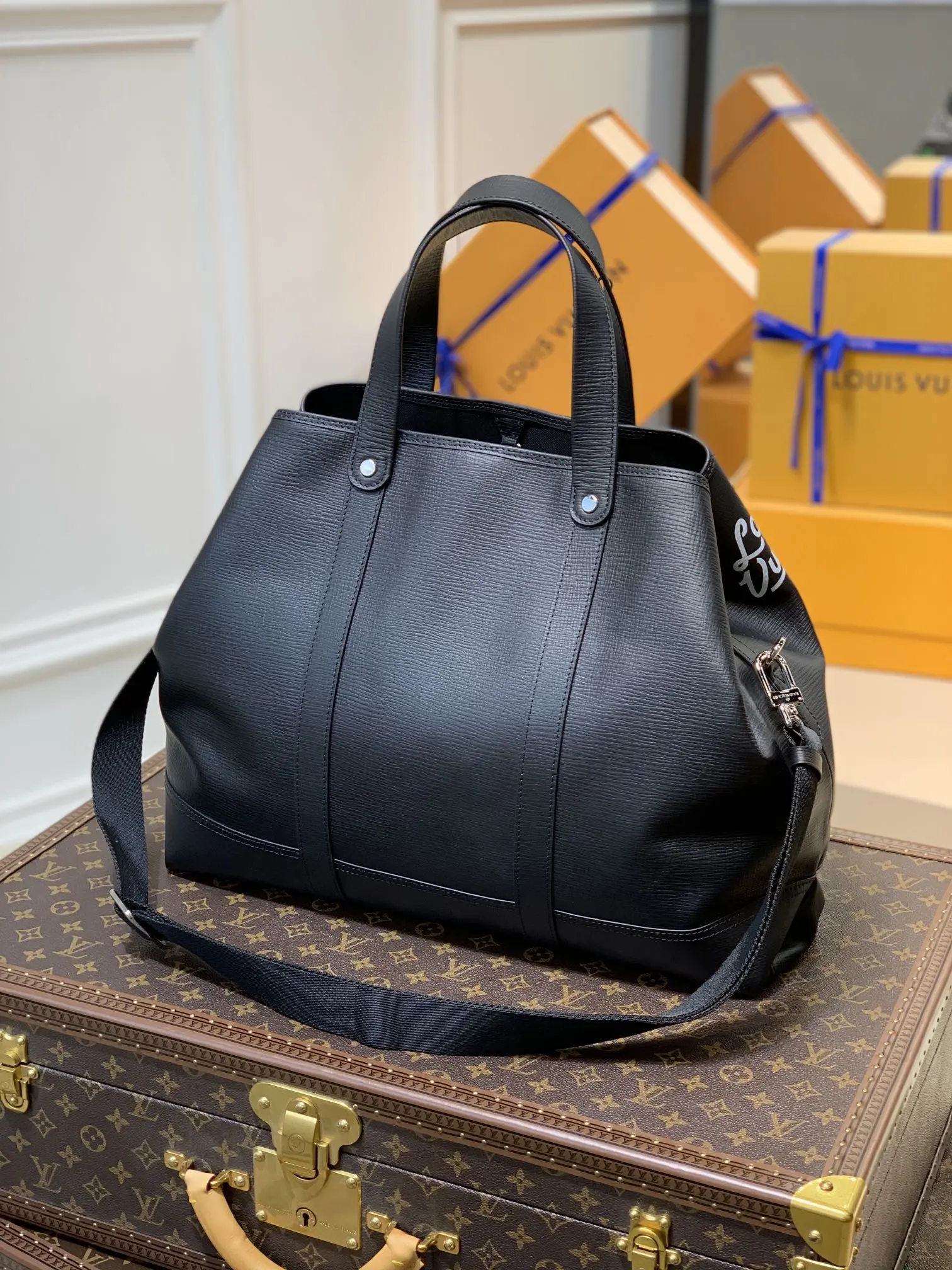 Louis Vuitton Tote Journey Handbags 