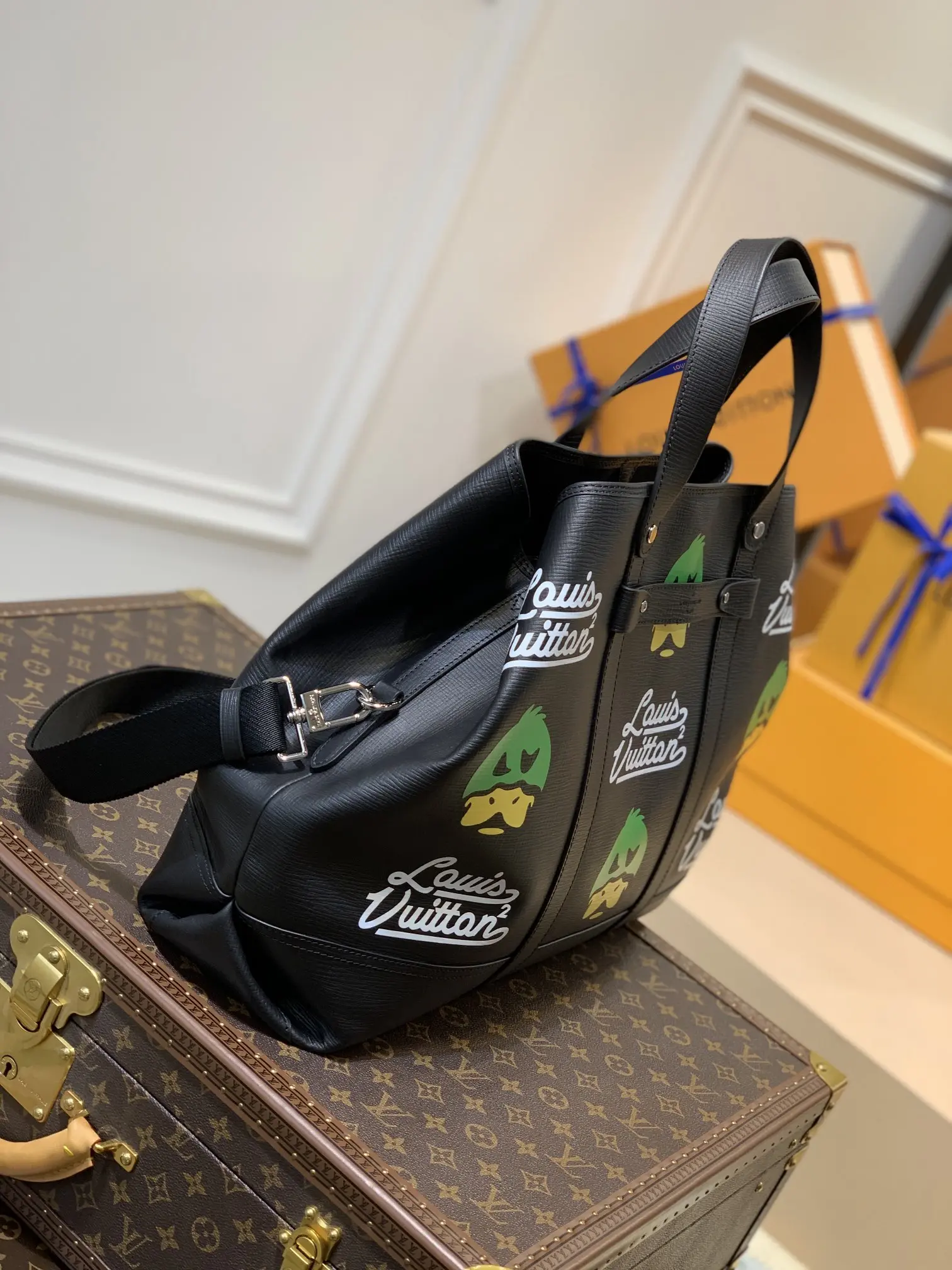 Louis Vuitton Tote Journey Handbags 