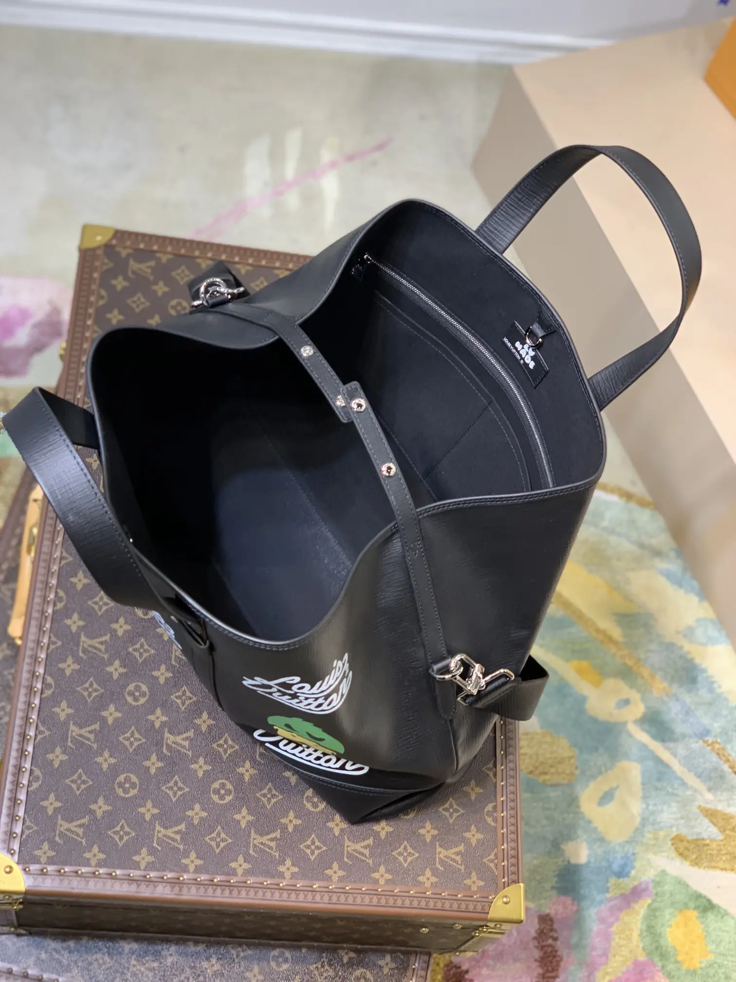 Louis Vuitton Tote Journey Handbags 