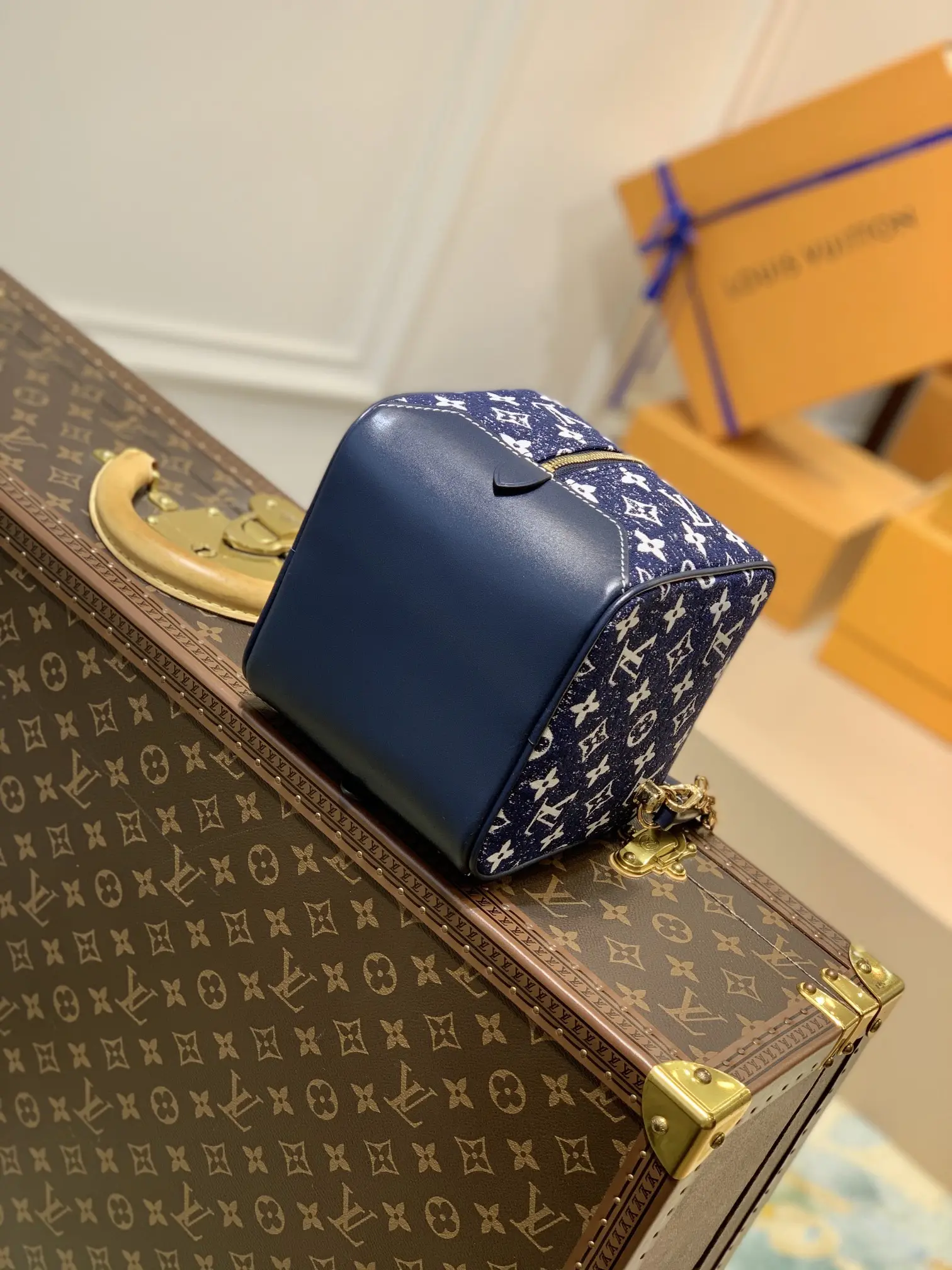 Louis Vuitton SQUARE Handbags 