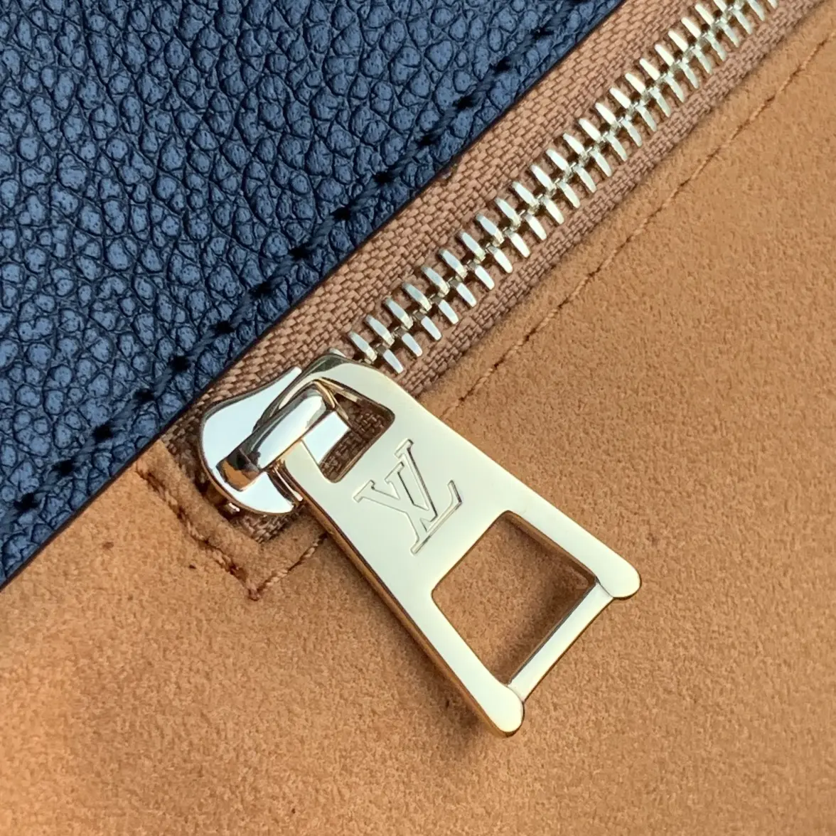 Louis Vuitton ONTHEGOe Handbags 