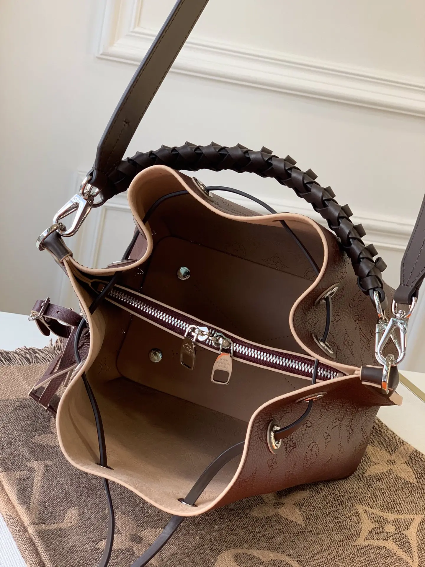 Louis Vuitton Muria Handbags 