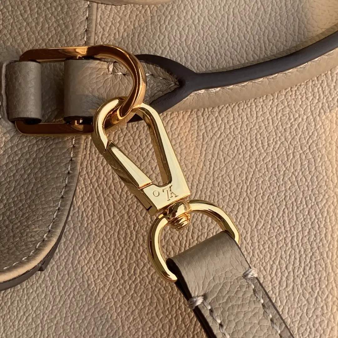 Louis Vuitton Montaigne Handbags 