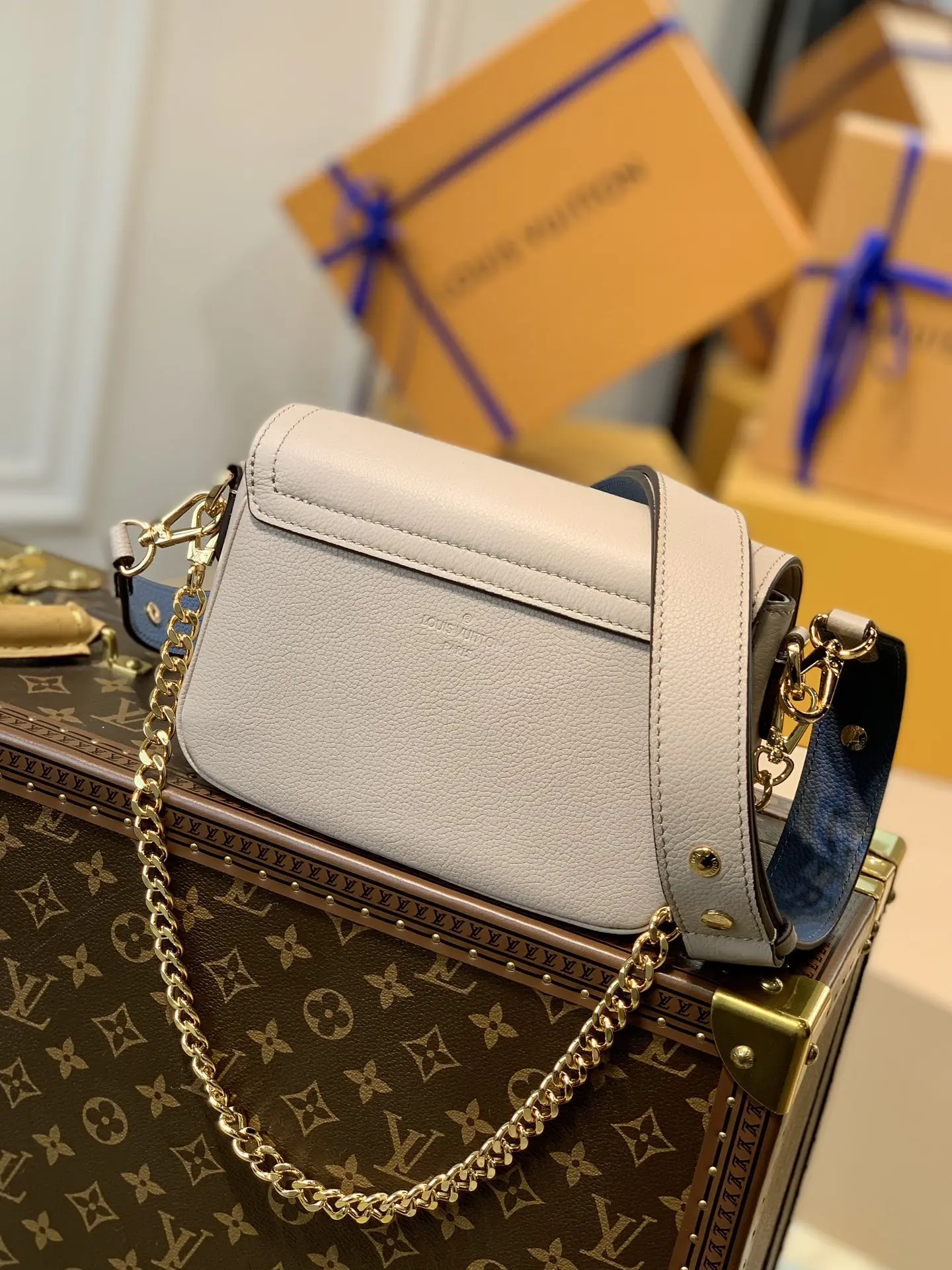 Louis Vuitton Lockme Tender Handbags 