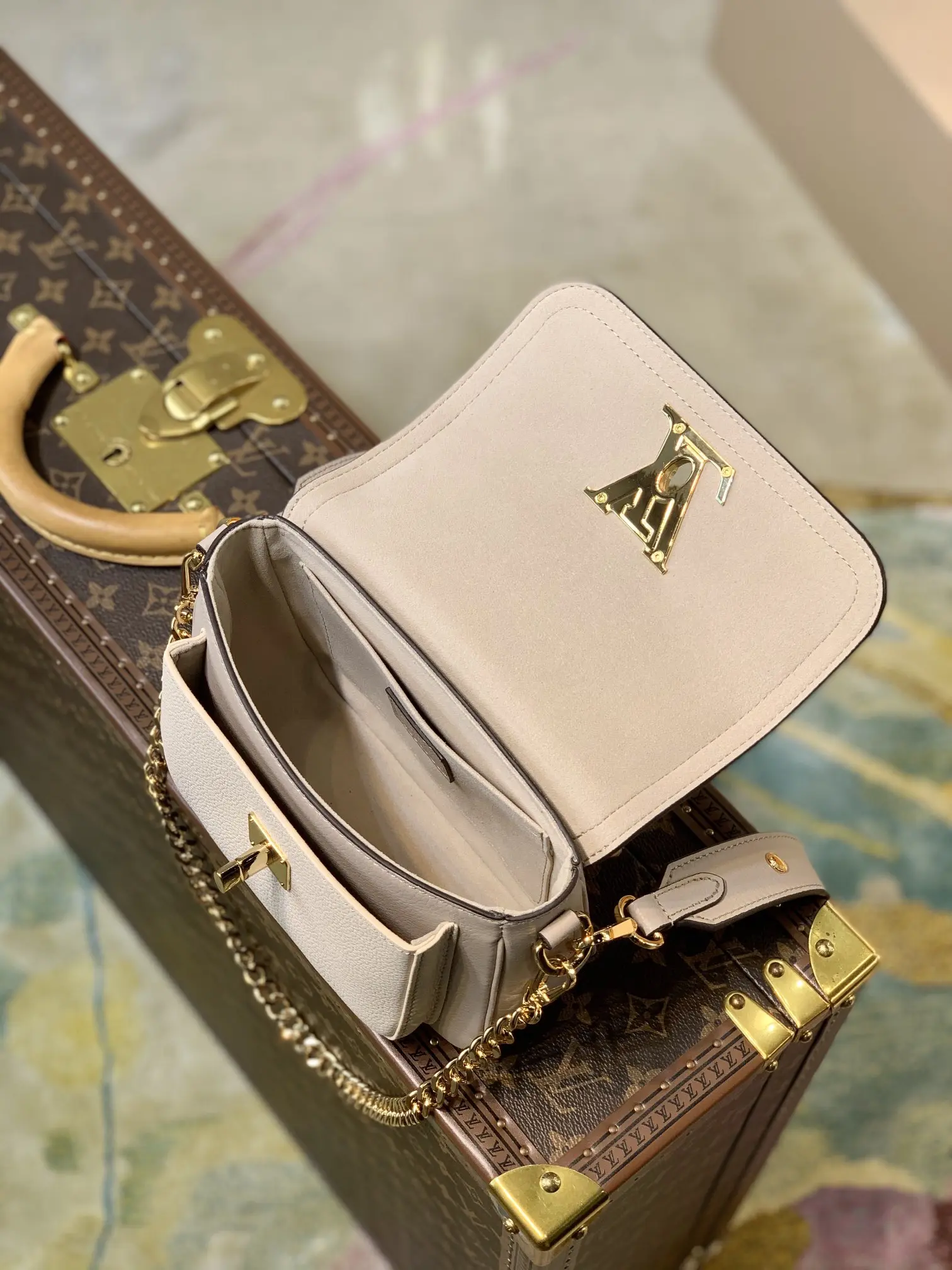 Louis Vuitton Lockme Tender Handbags 