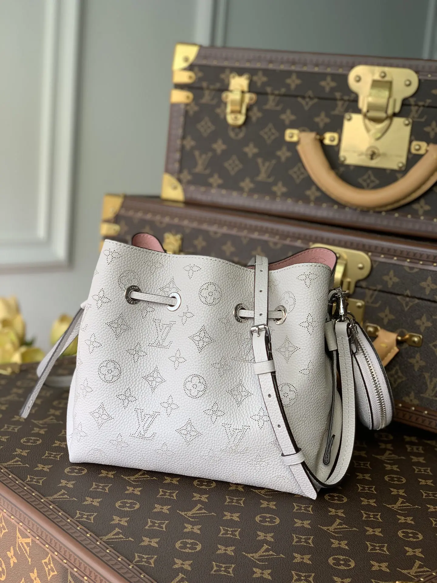 Louis Vuitton Bella Handbags 