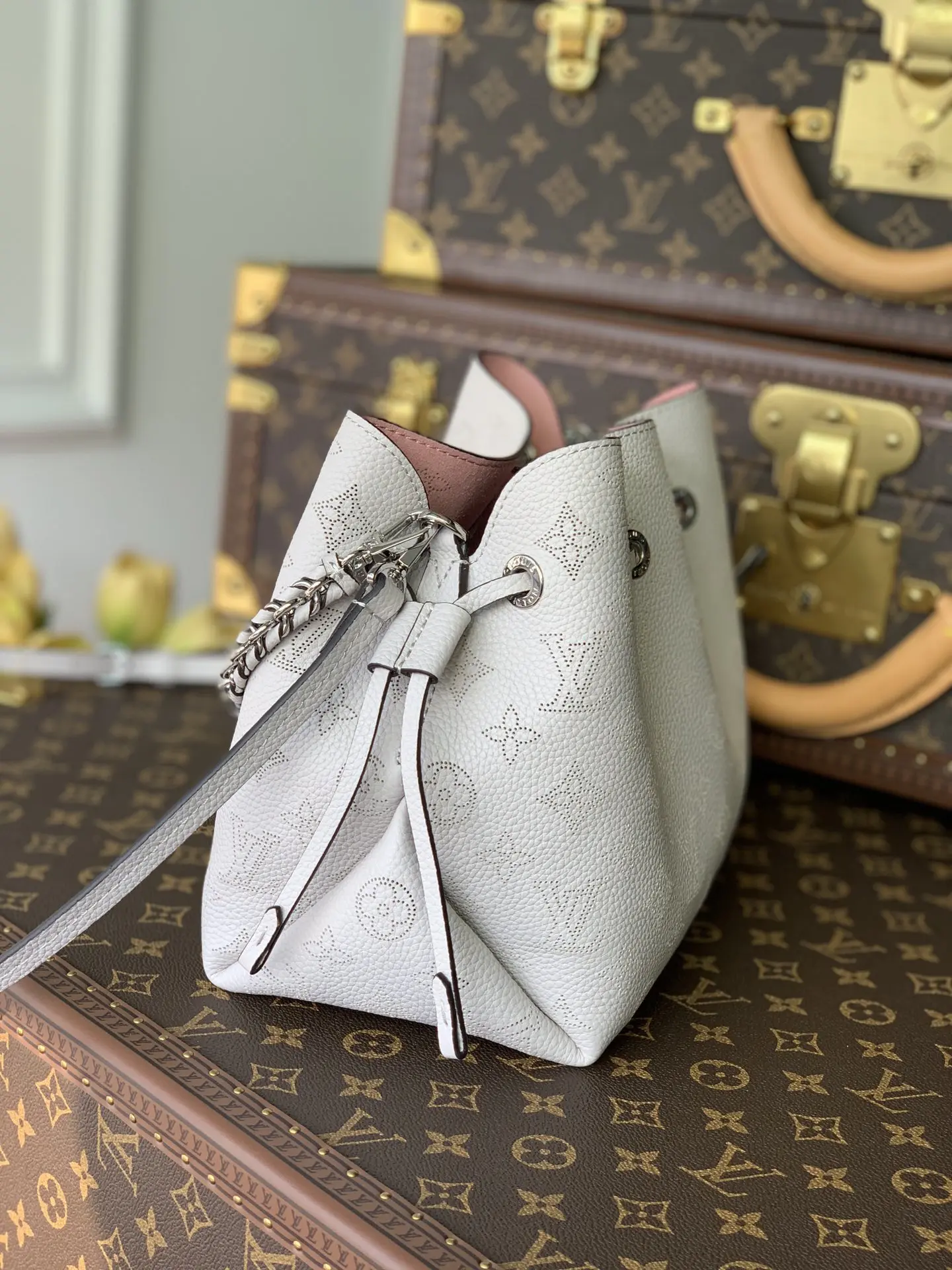Louis Vuitton Bella Handbags 