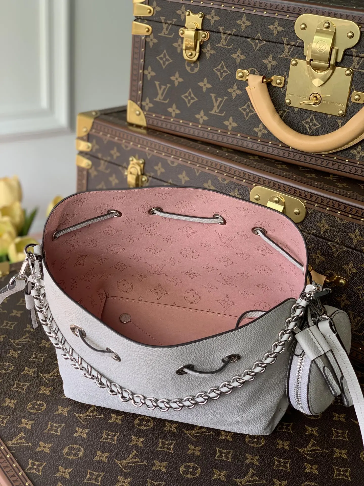 Louis Vuitton Bella Handbags 