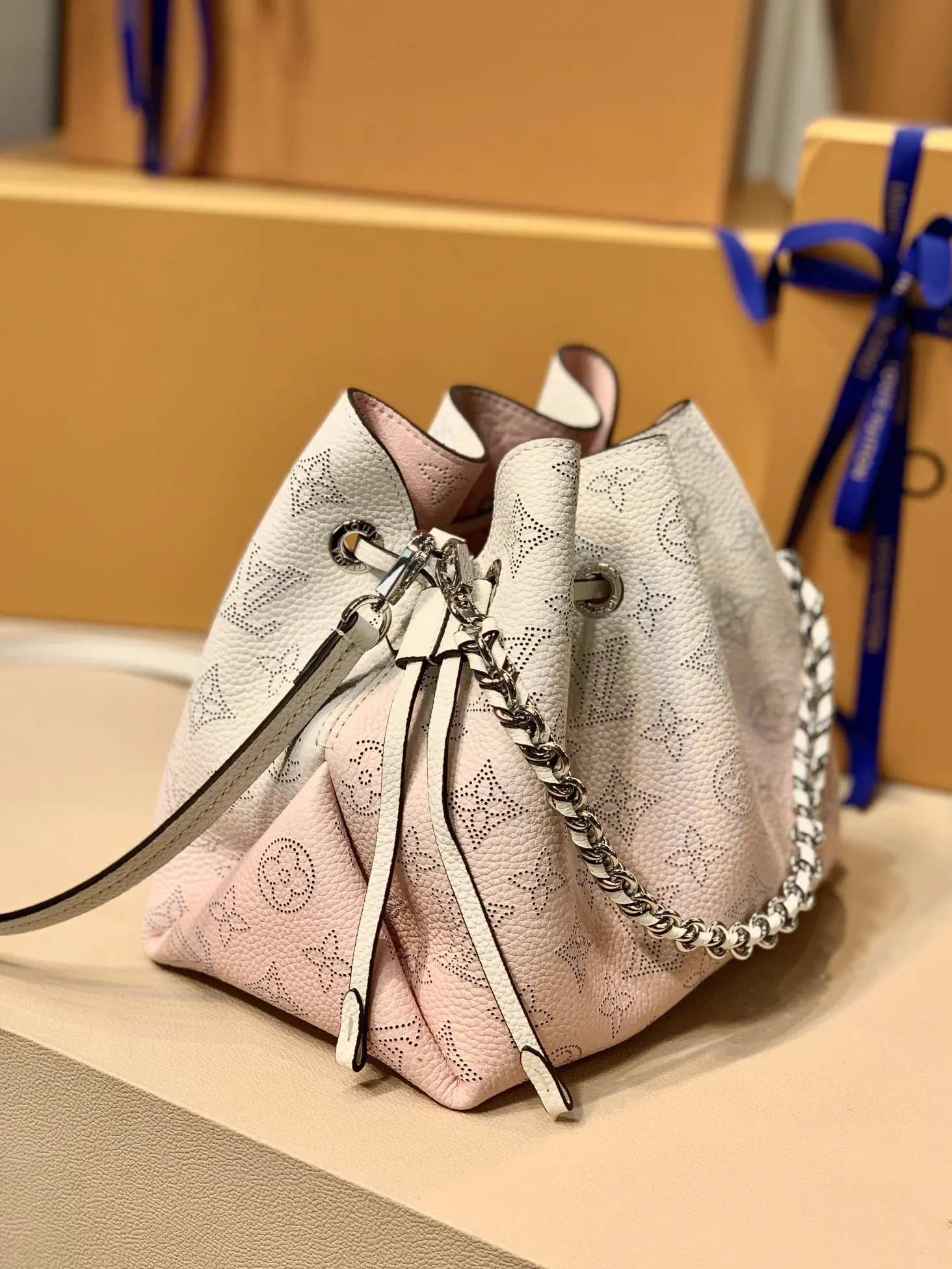 Louis Vuitton Bella Handbags 