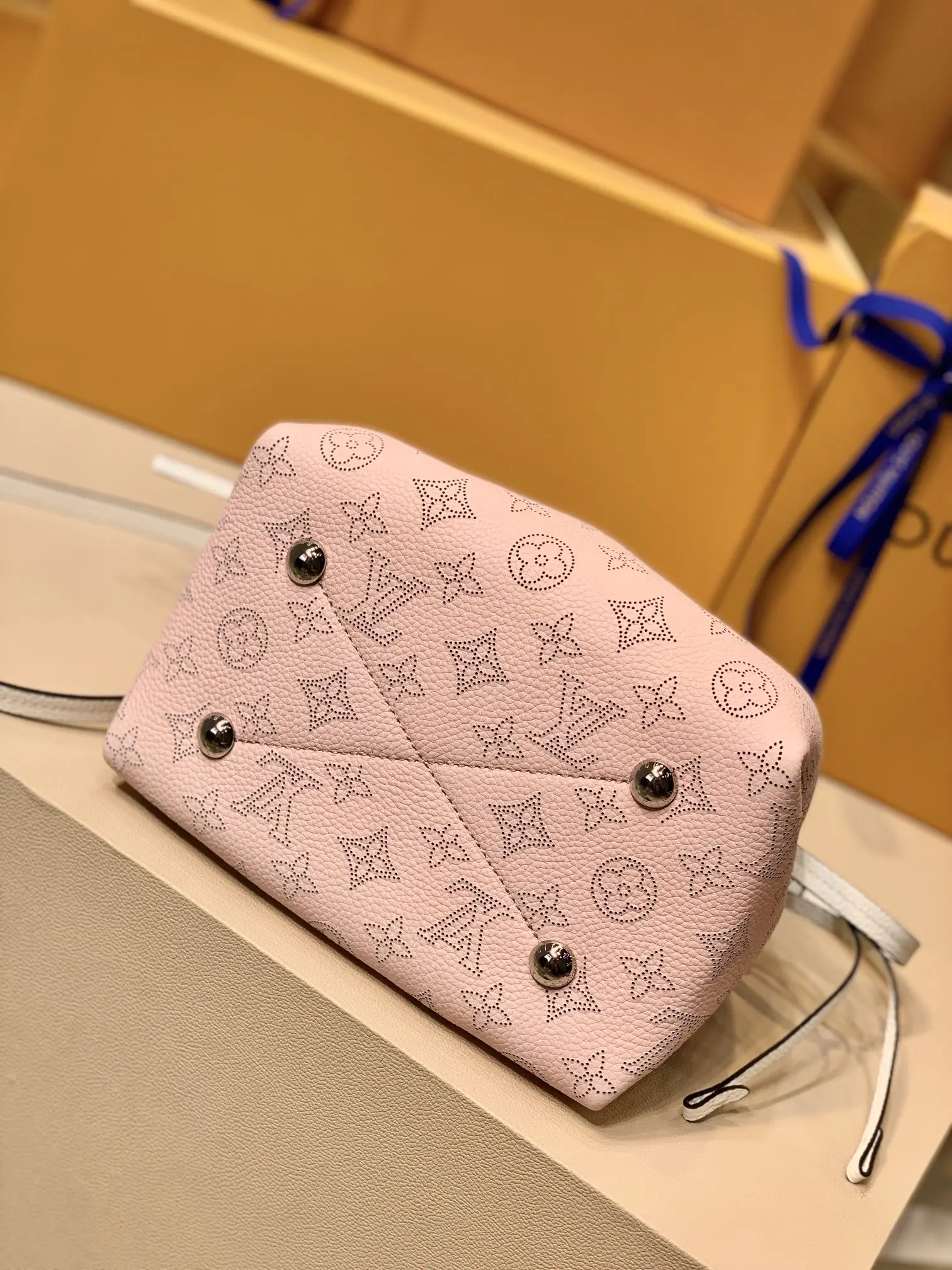 Louis Vuitton Bella Handbags 