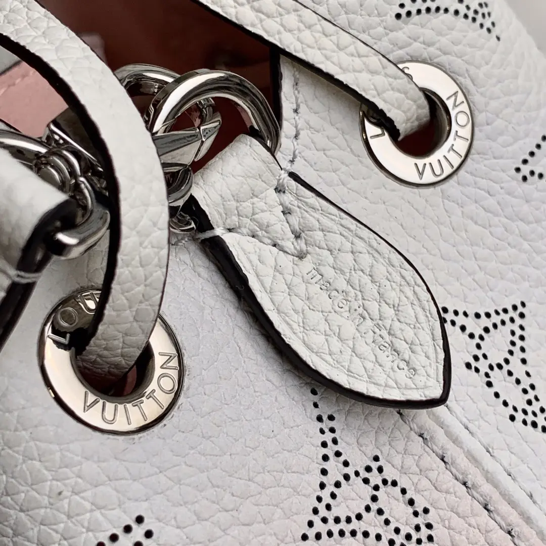 Louis Vuitton Bella Handbags 