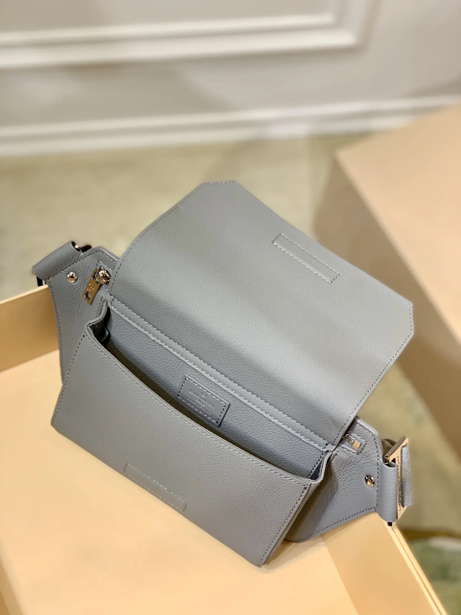 Louis Vuitton Aerogram Handbags 