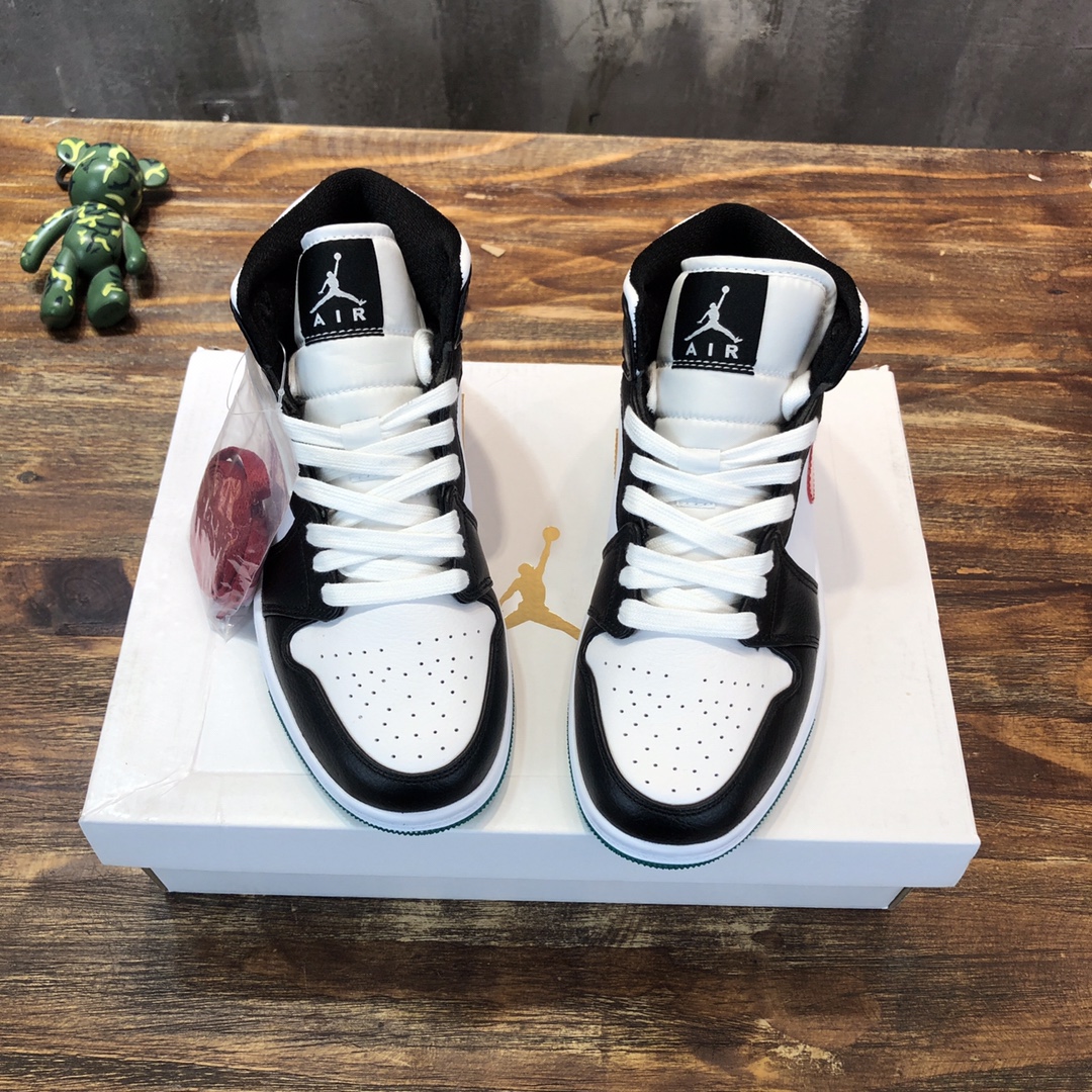 Nike Air Jordan 1 Mid Sneaker