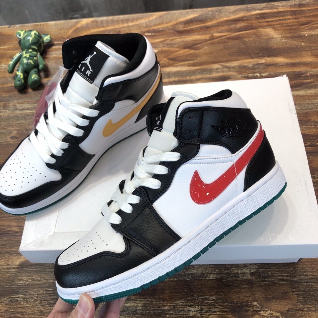 Nike Air Jordan 1 Mid Sneaker