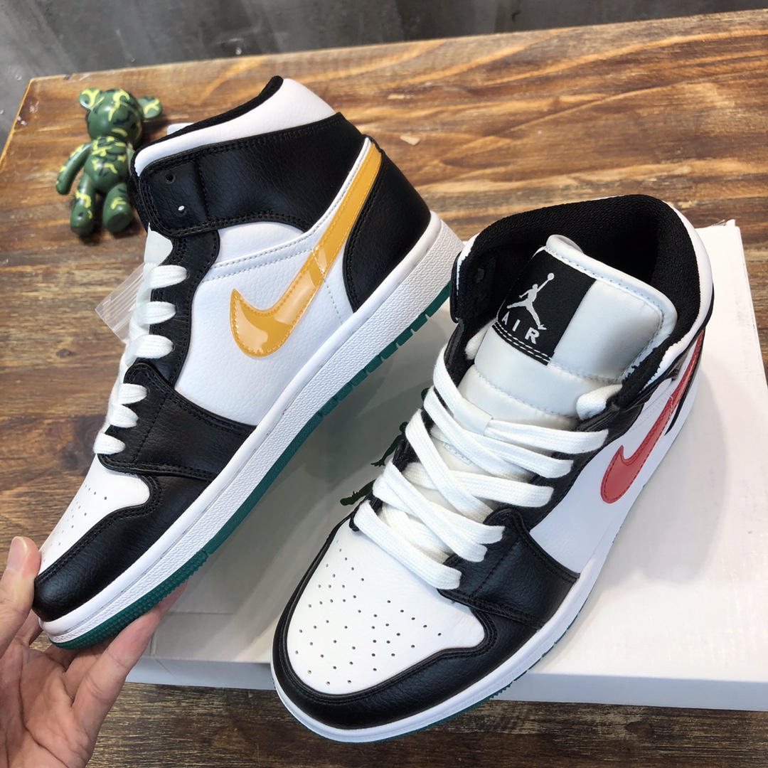 Nike Air Jordan 1 Mid Sneaker