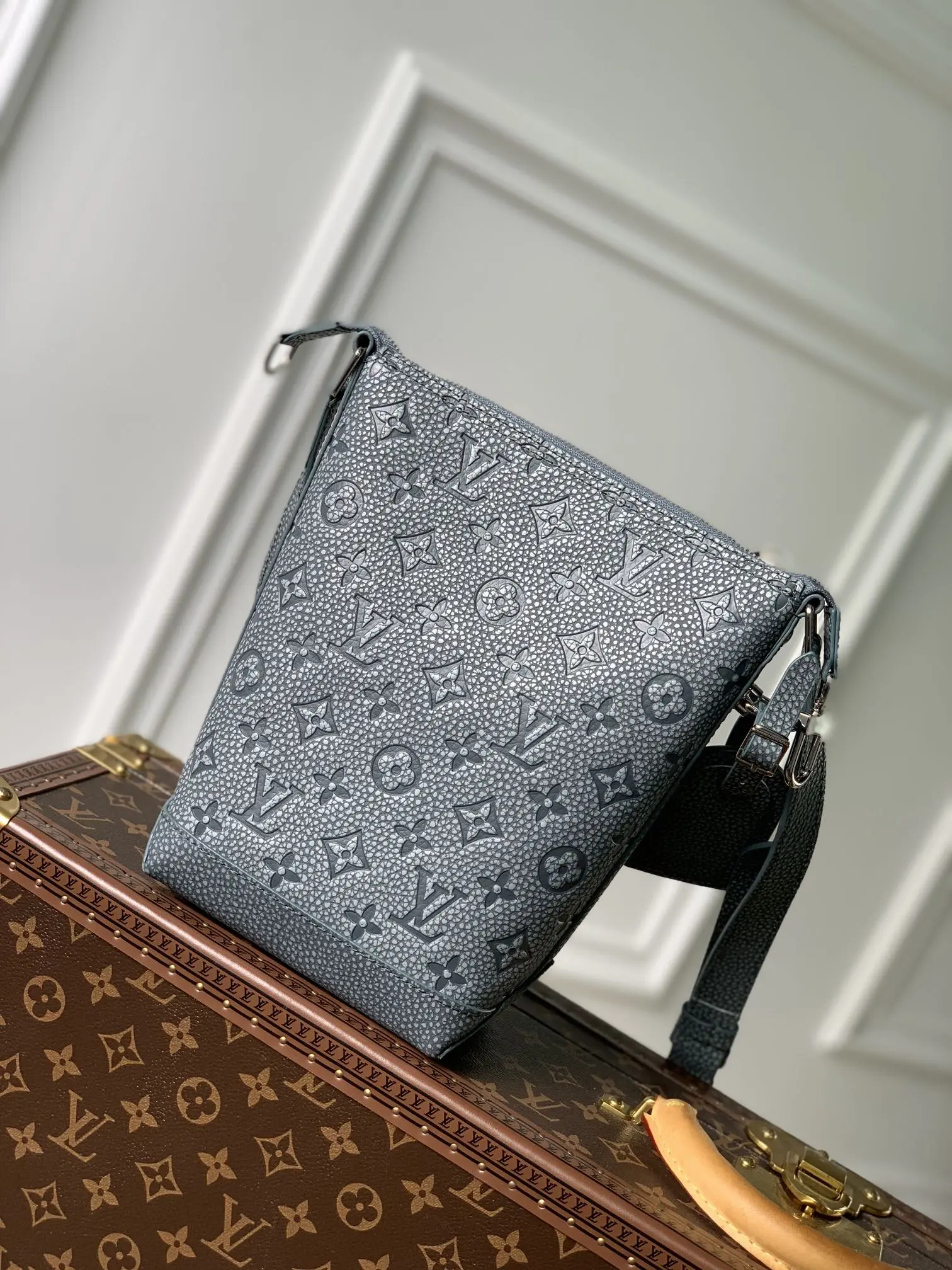 Louis Vuitton 2022 new sling bag