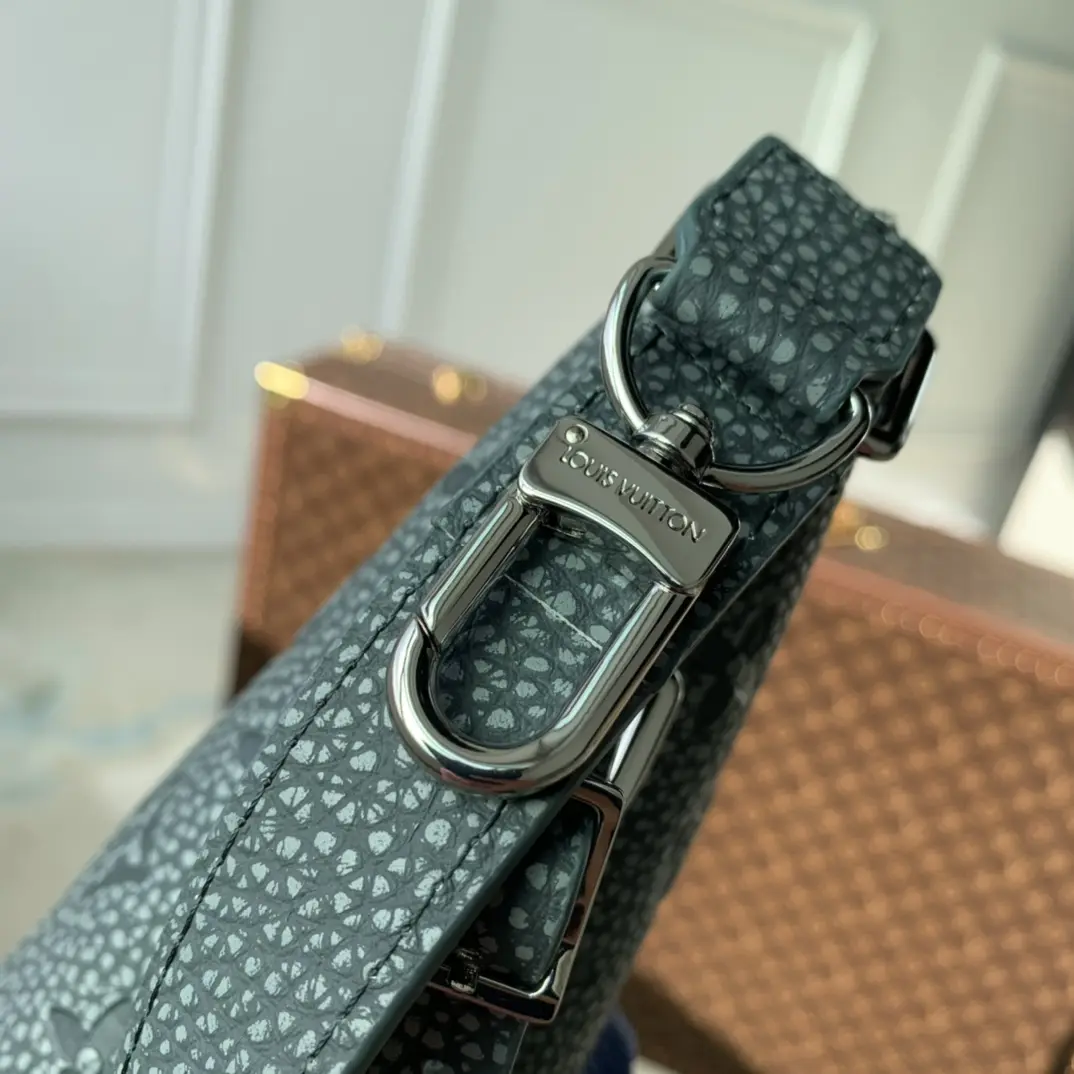 Louis Vuitton 2022 new sling bag