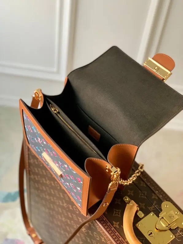 Louis Vuitton 2022 new sling bag