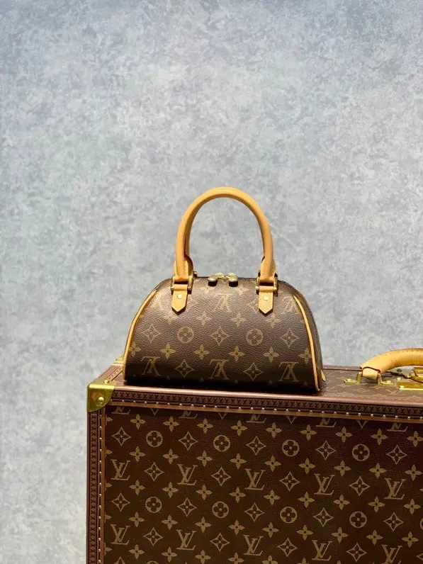 Louis Vuitton 2022 new sling bag