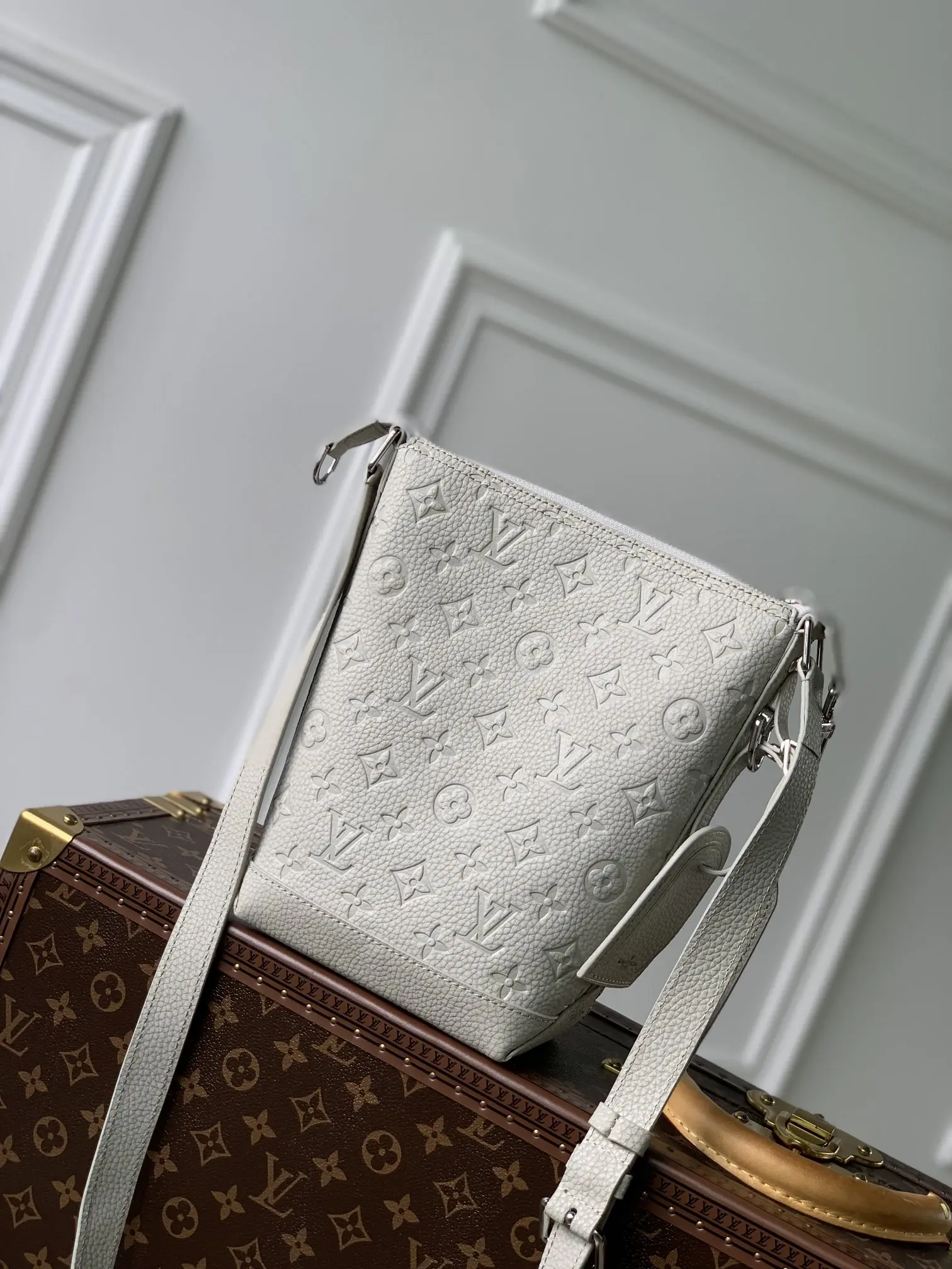 Louis Vuitton 2022 new sling bag