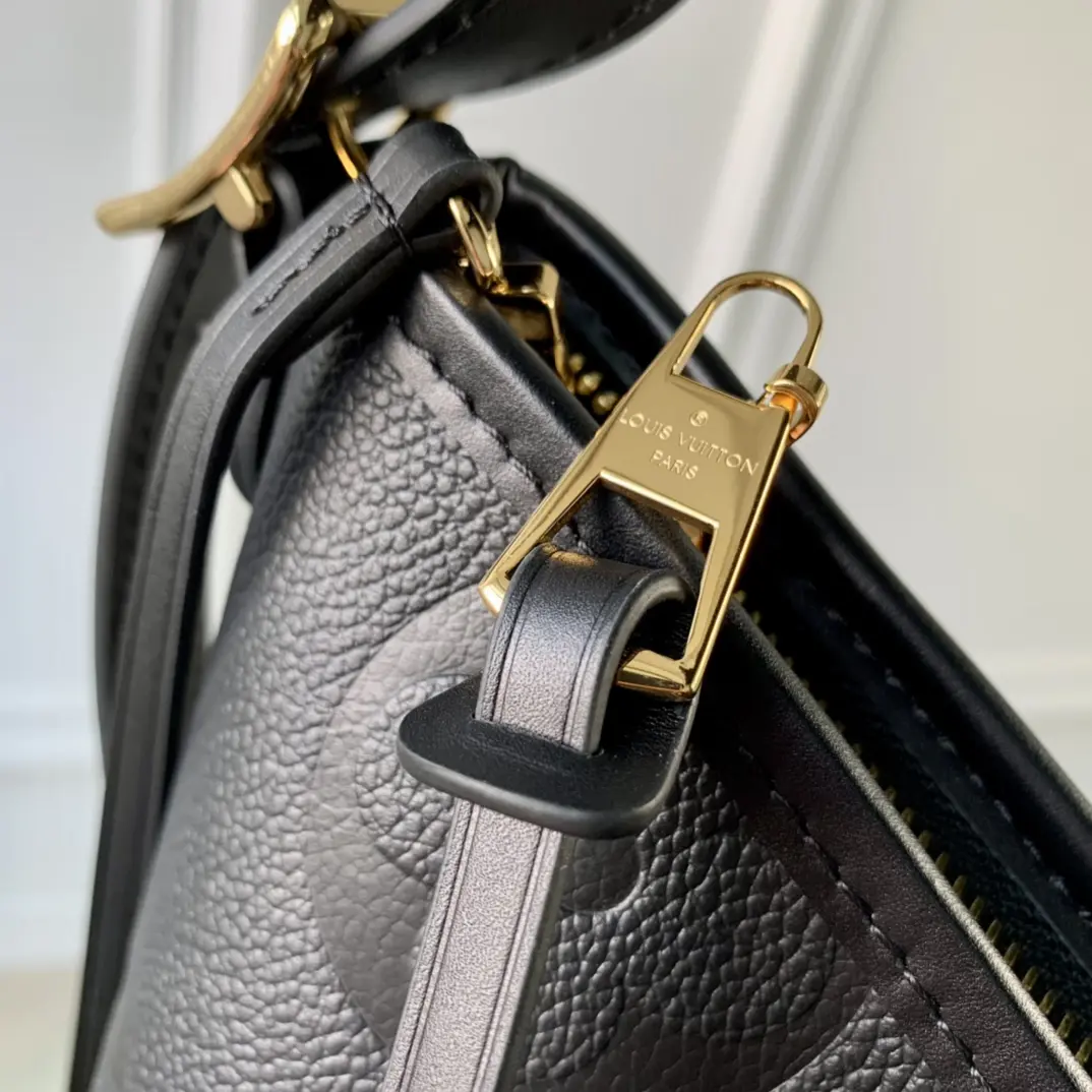 Louis Vuitton 2022 new shoulder bag