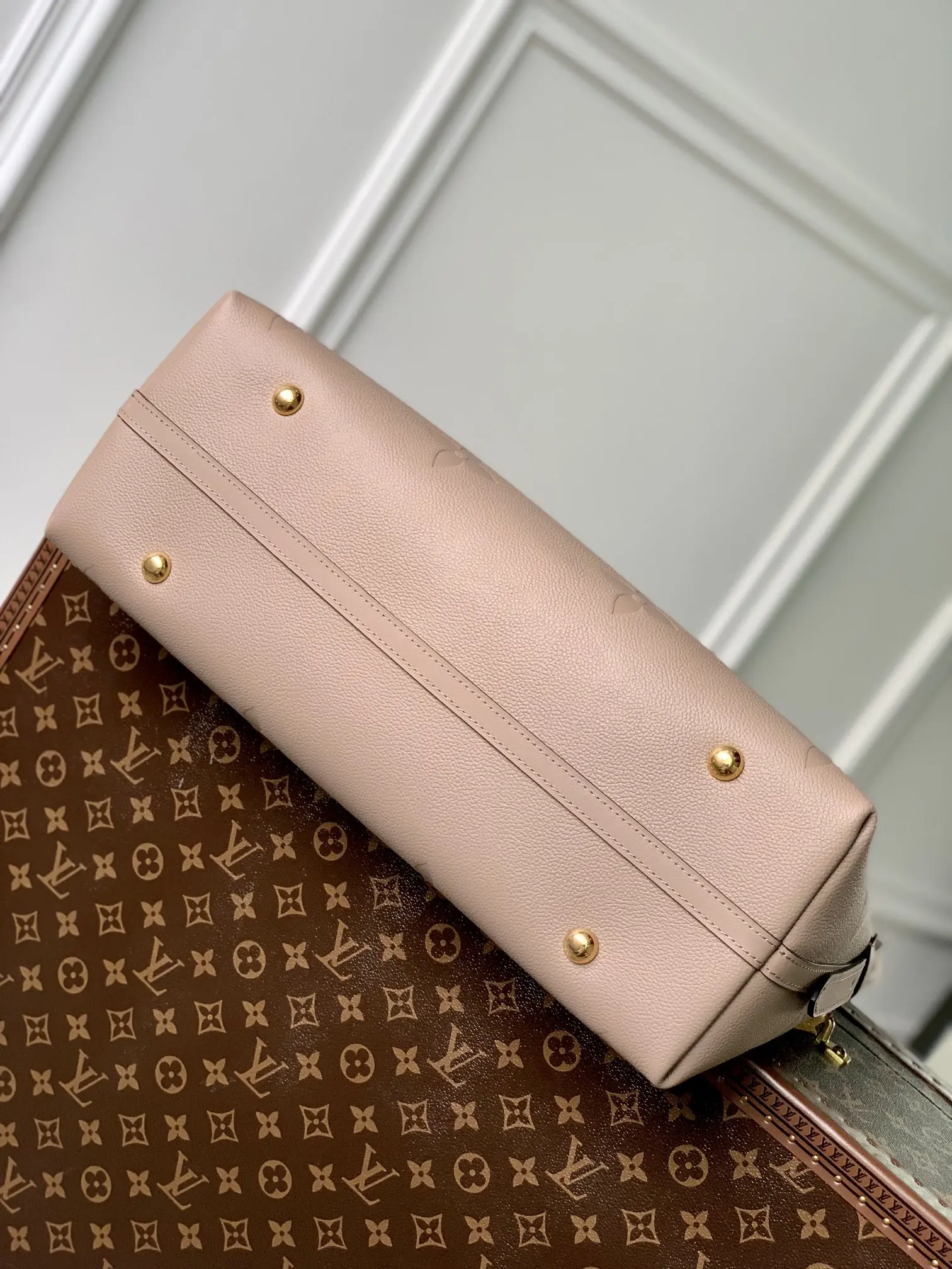 Louis Vuitton 2022 new shoulder bag