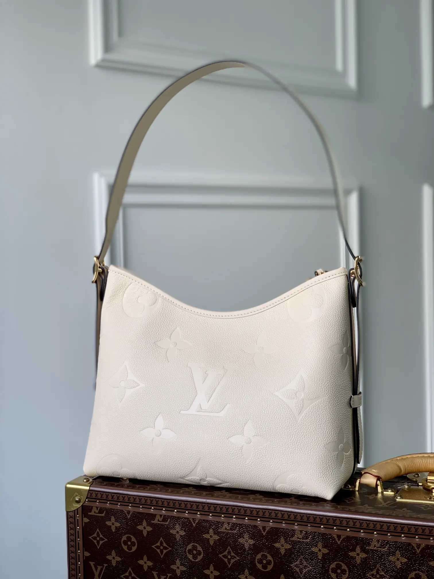 Louis Vuitton 2022 new shoulder bag