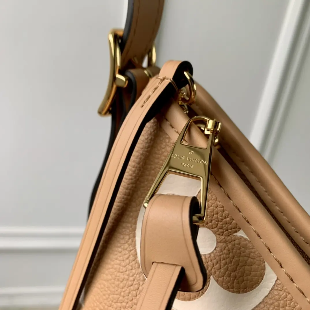 Louis Vuitton 2022 new shoulder bag