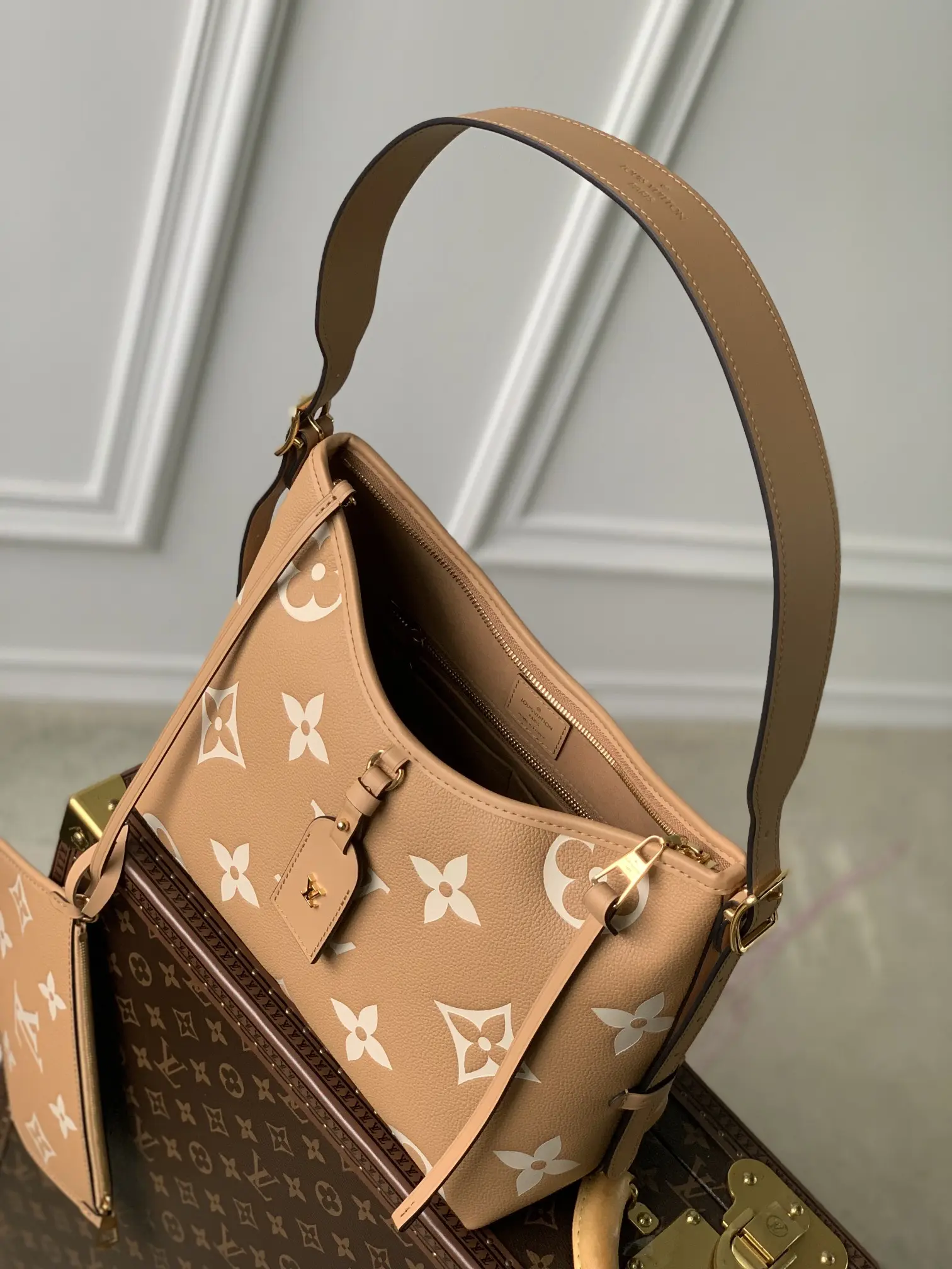 Louis Vuitton 2022 new shoulder bag