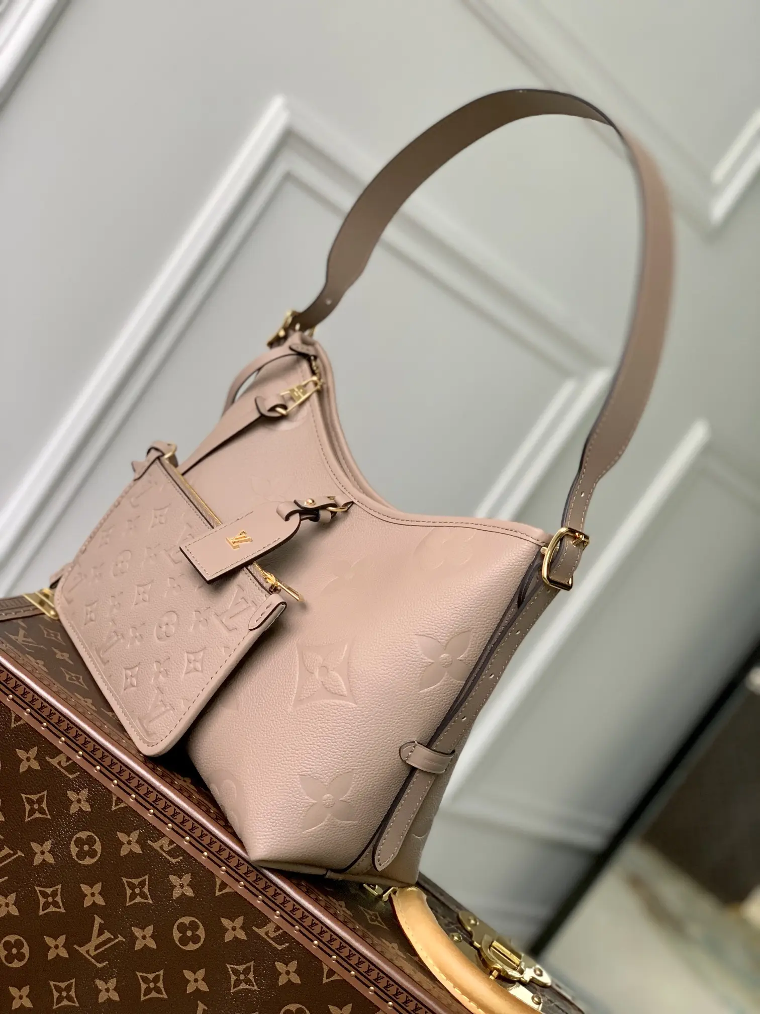 Louis Vuitton 2022 new shoulder bag