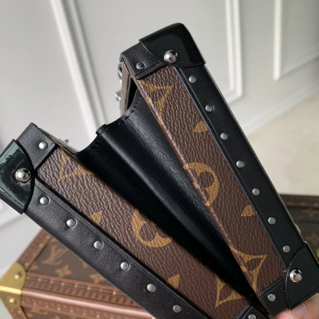 Louis Vuitton 2022 new messenger bag