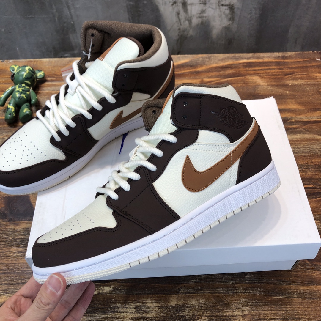 Nike Air Jordan 1 Mid Sneaker