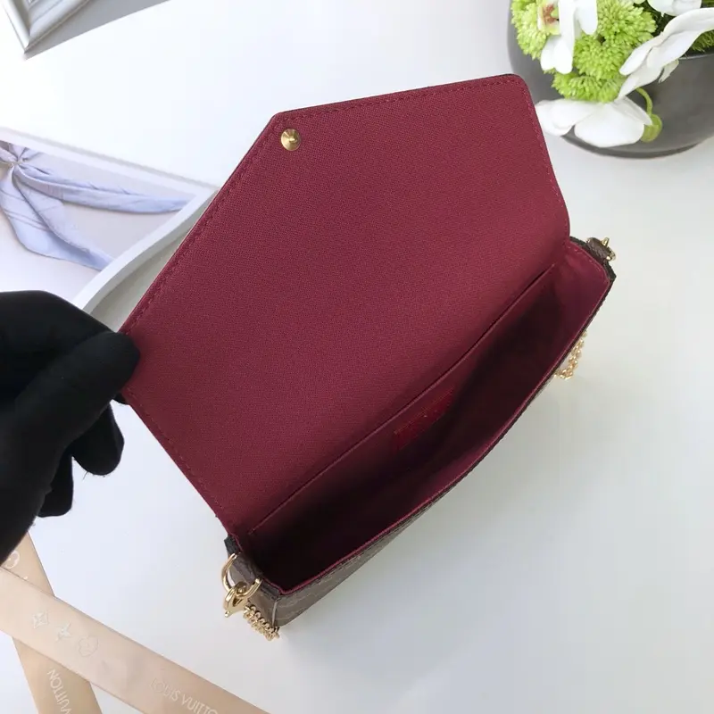Louis Vuitton 2022 new fashion Small Bags M61276