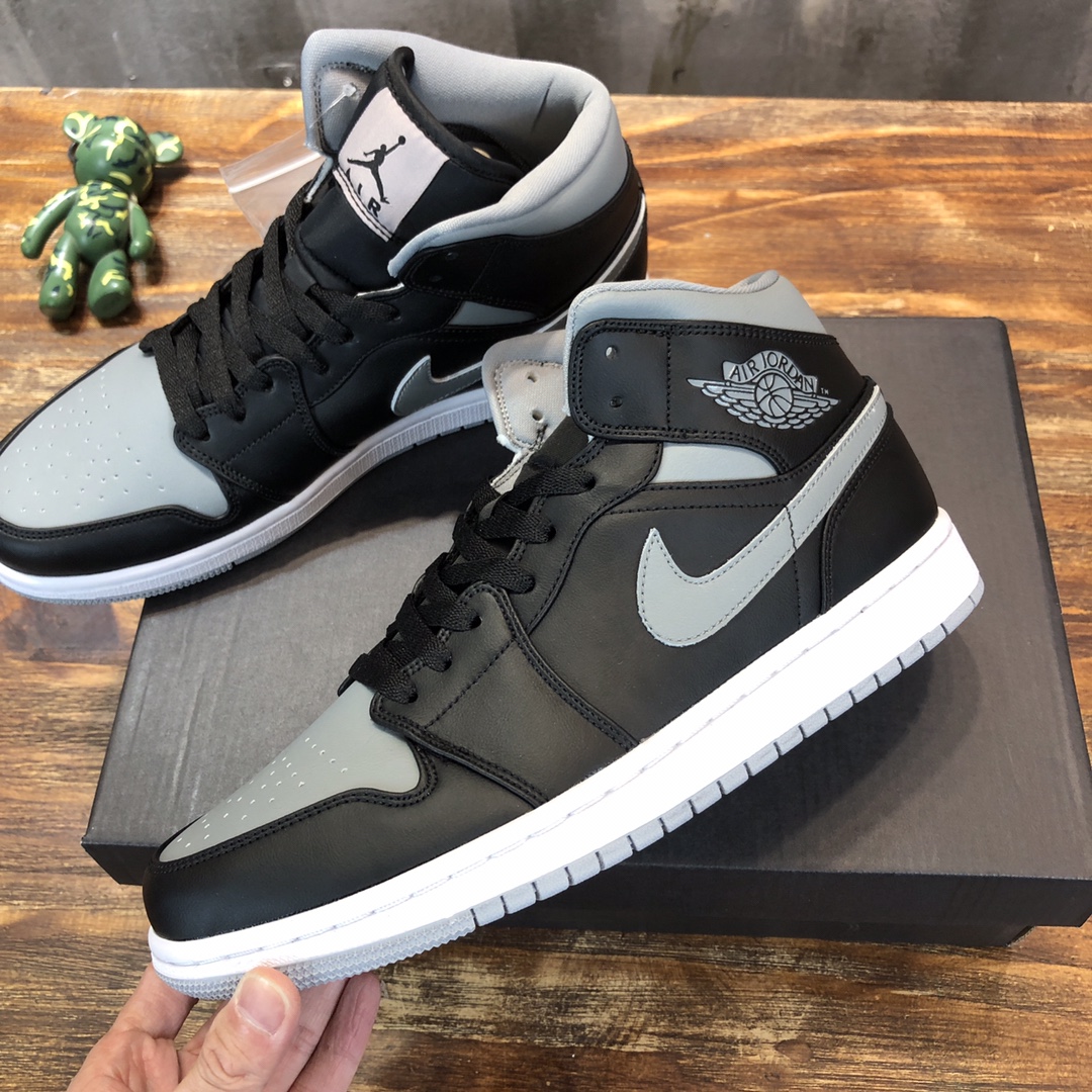 Nike Air Jordan 1 Mid Sneaker