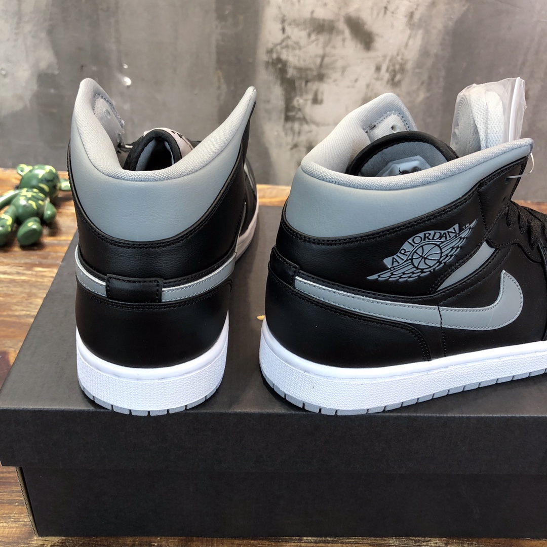 Nike Air Jordan 1 Mid Sneaker