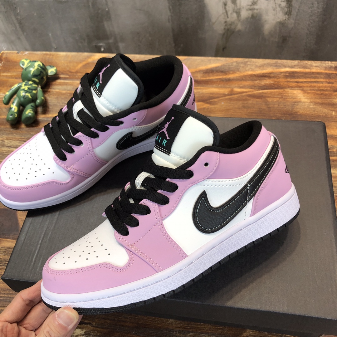 NIKE Air Jordan 1 Low Sneaker