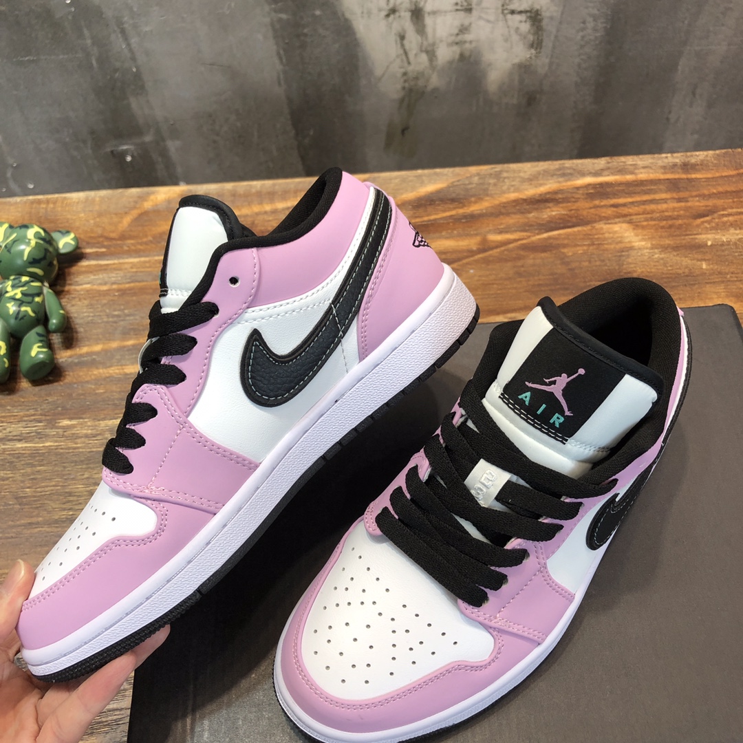 NIKE Air Jordan 1 Low Sneaker