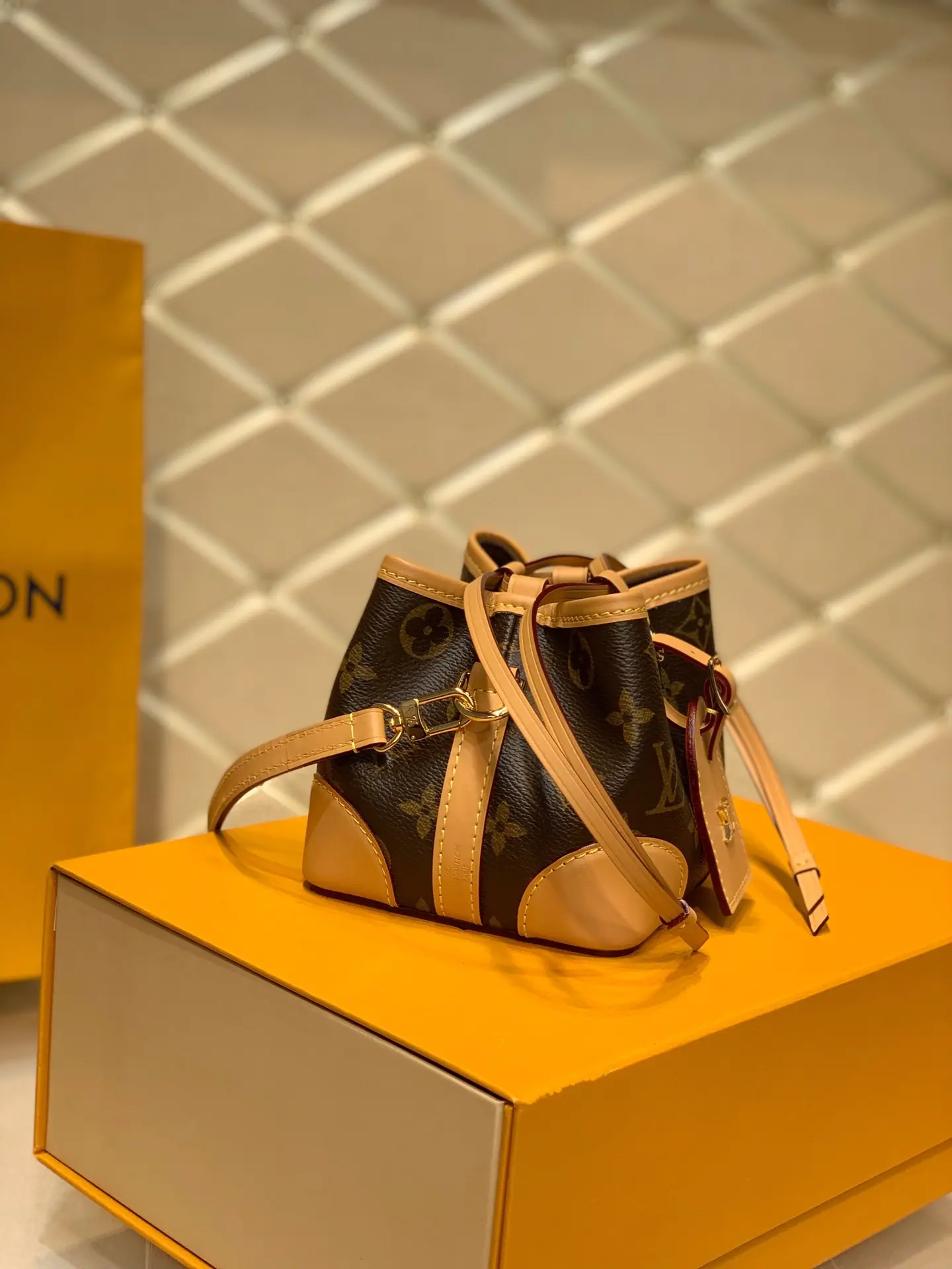 Louis Vuitton 2022 new fashion Handbags M57099