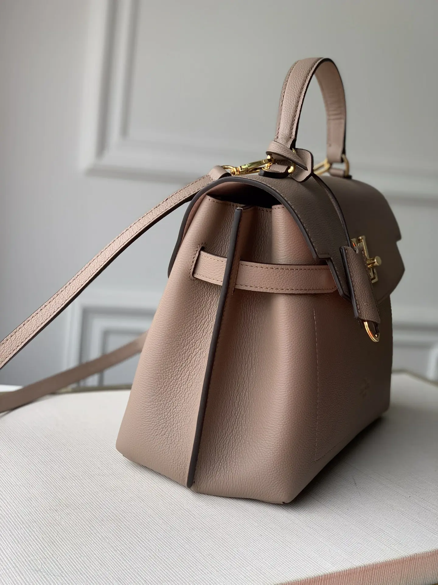 Louis Vuitton 2022 new fashion Handbags M56094