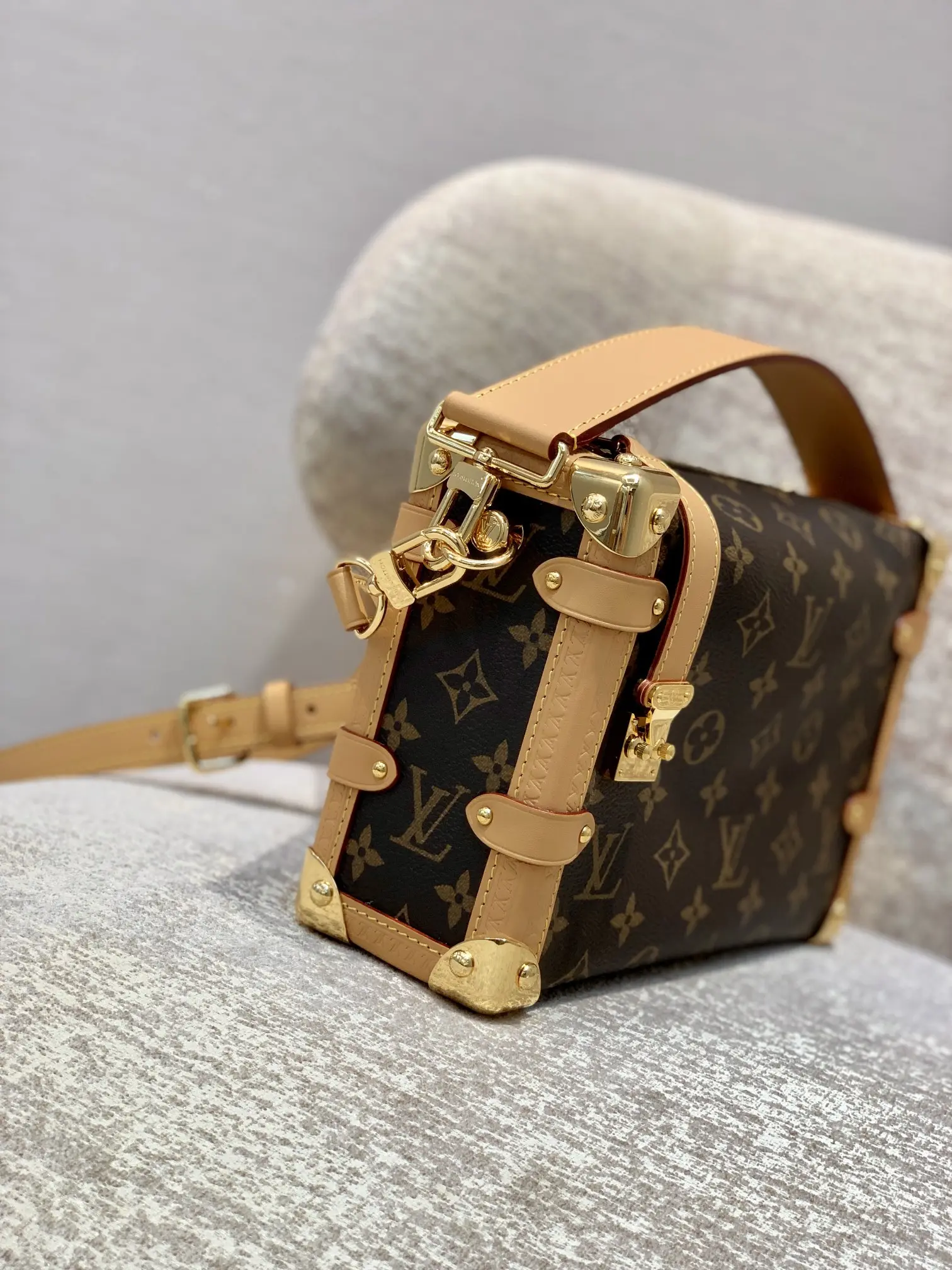 Louis Vuitton 2022 new fashion Handbags M46358